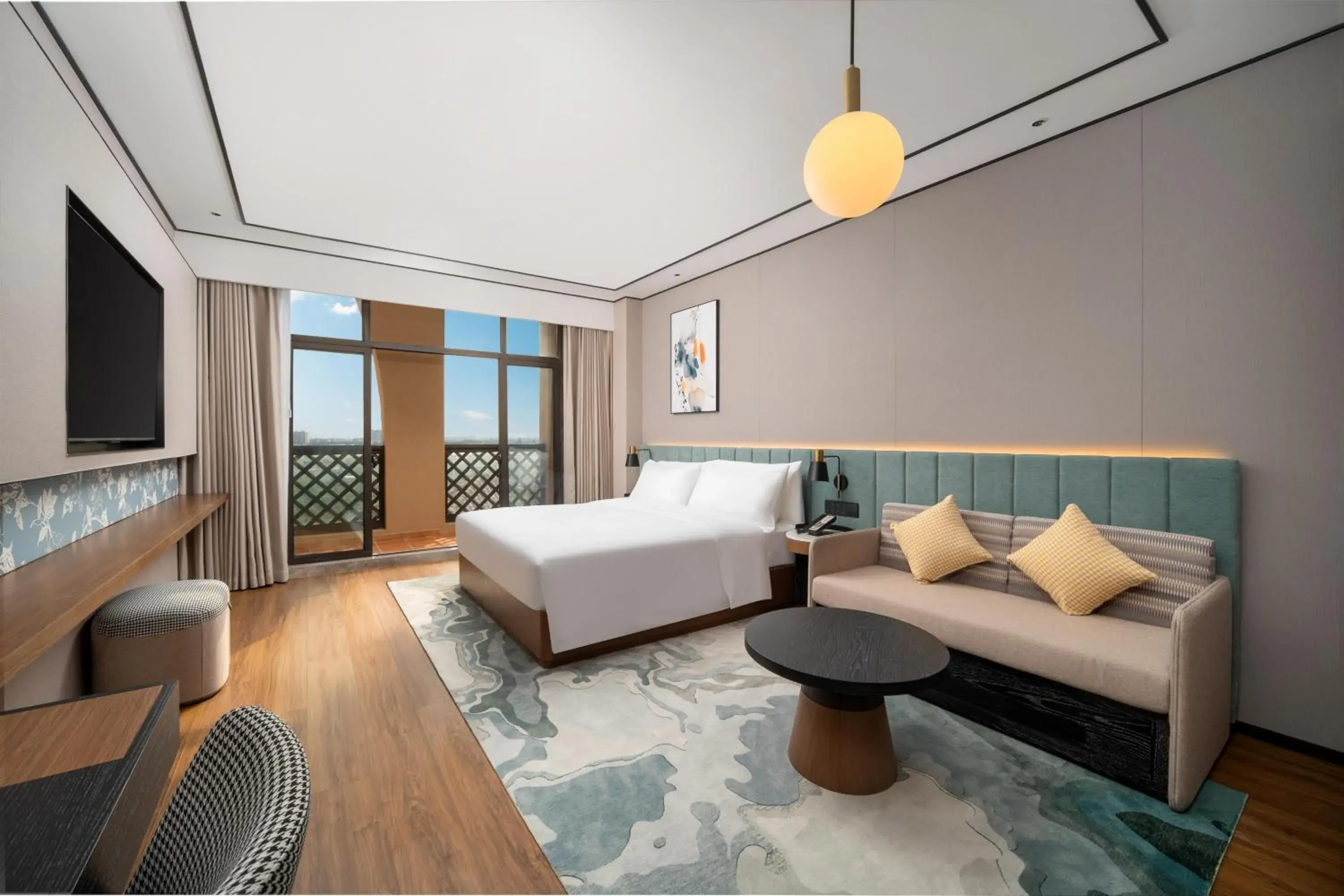 King Guest Room with Balcony in Hilton Garden Inn Shanghai Changxing Island King Guest Room with Balcony in Hilton Garden Inn Shanghai Changxing Island