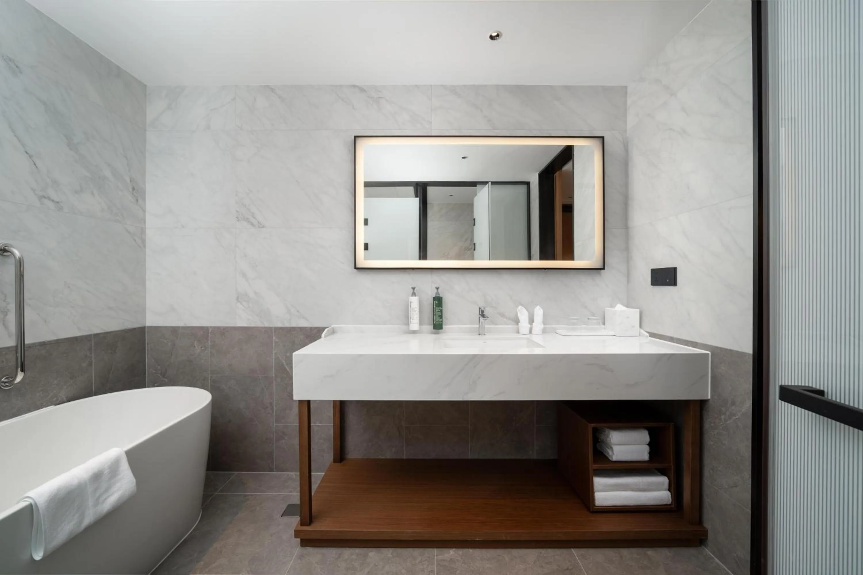 Bathroom in Hilton Garden Inn Shanghai Changxing Island