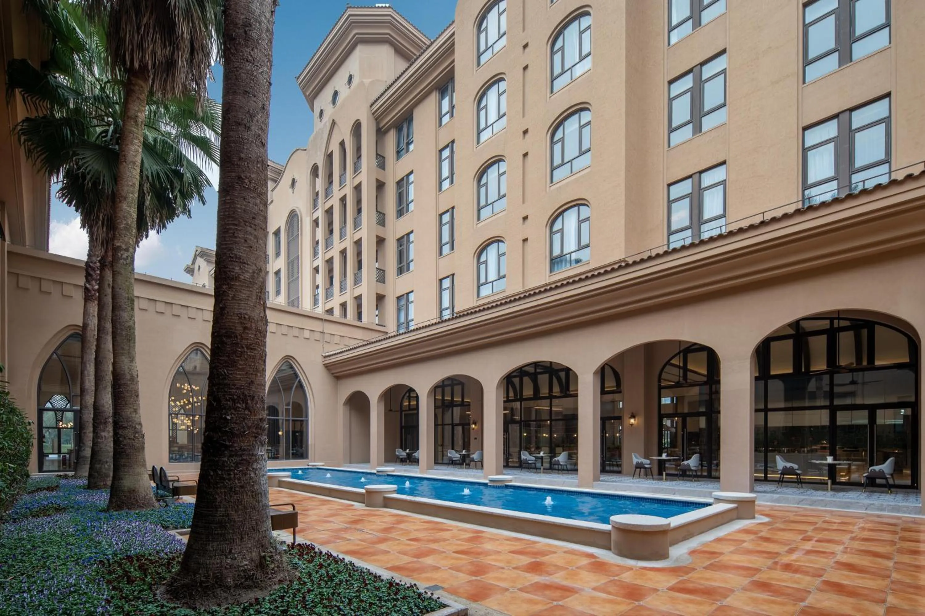 Inner courtyard view in Hilton Garden Inn Shanghai Changxing Island