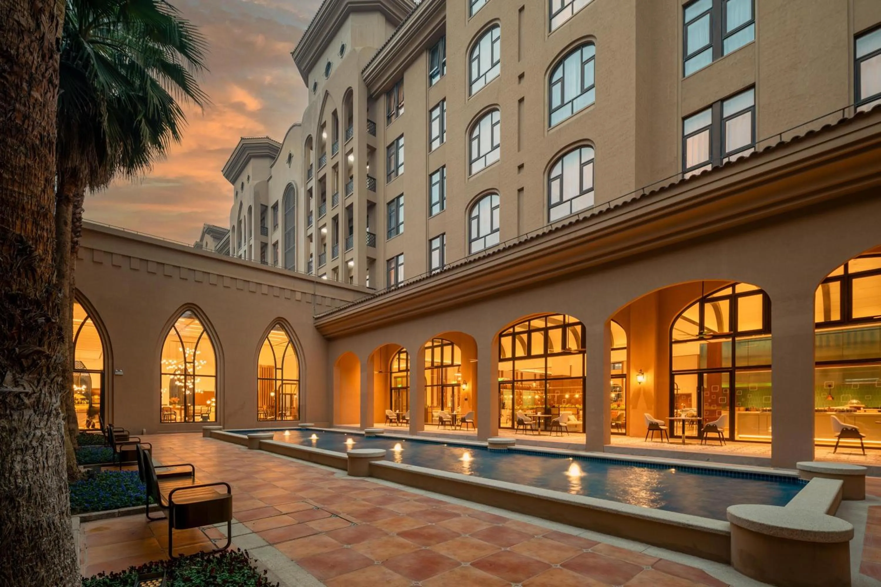 Inner courtyard view in Hilton Garden Inn Shanghai Changxing Island