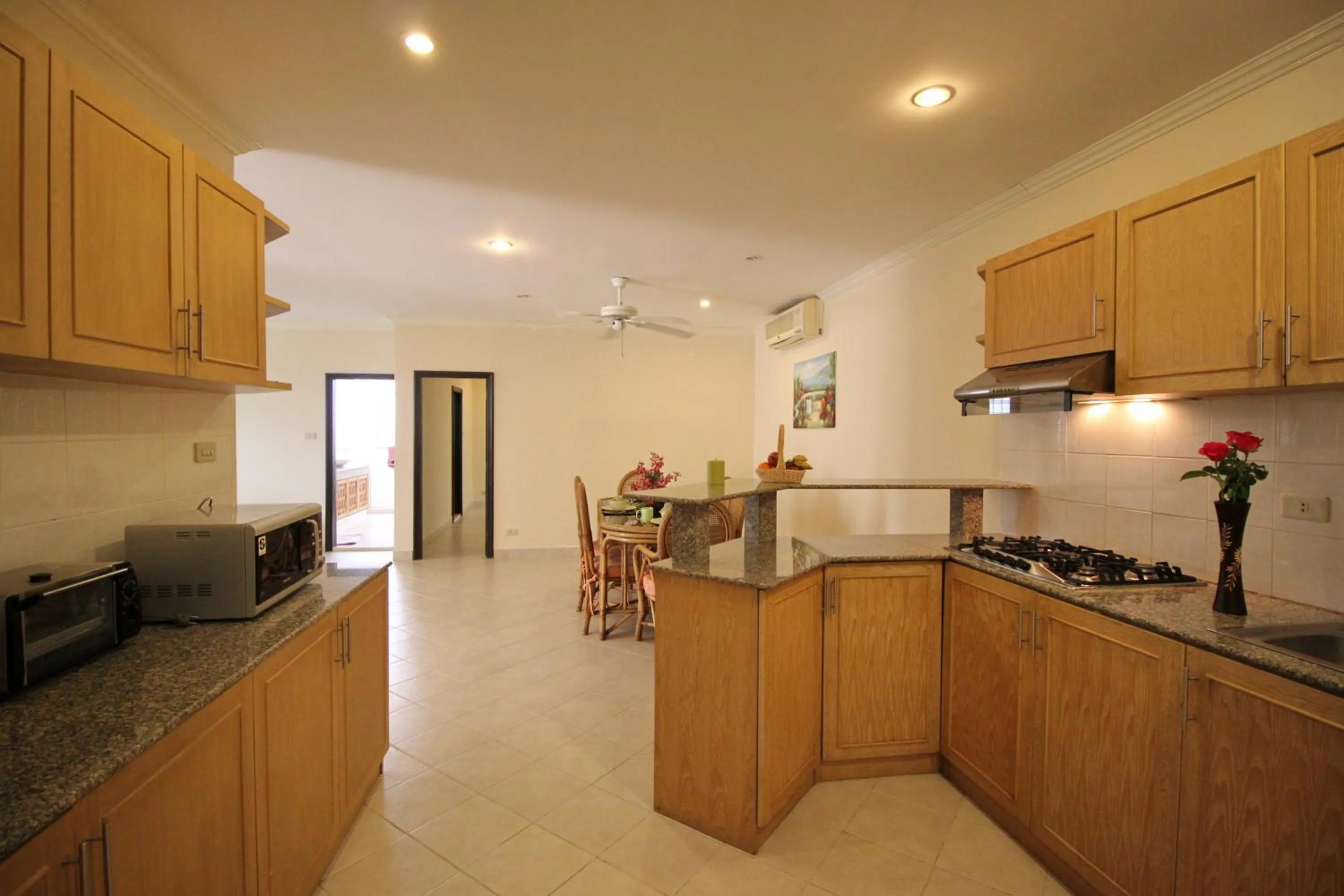 Kitchen or kitchenette, Kitchen/Kitchenette in Butterfly Garden Boutique Residences by Luxury View SHA Extra Plus
