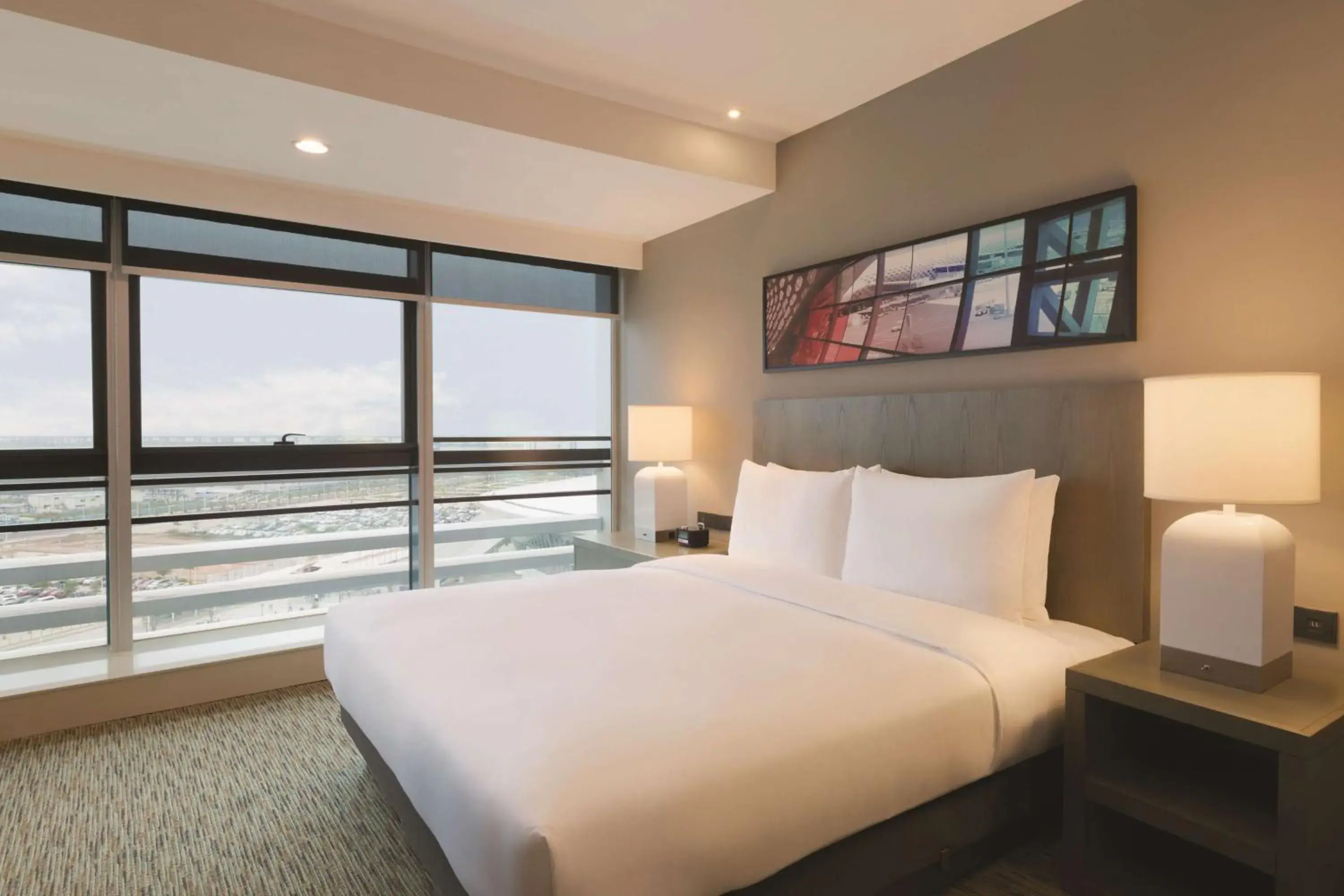 Photo of the whole room, Bed in Hyatt House Shenzhen Airport