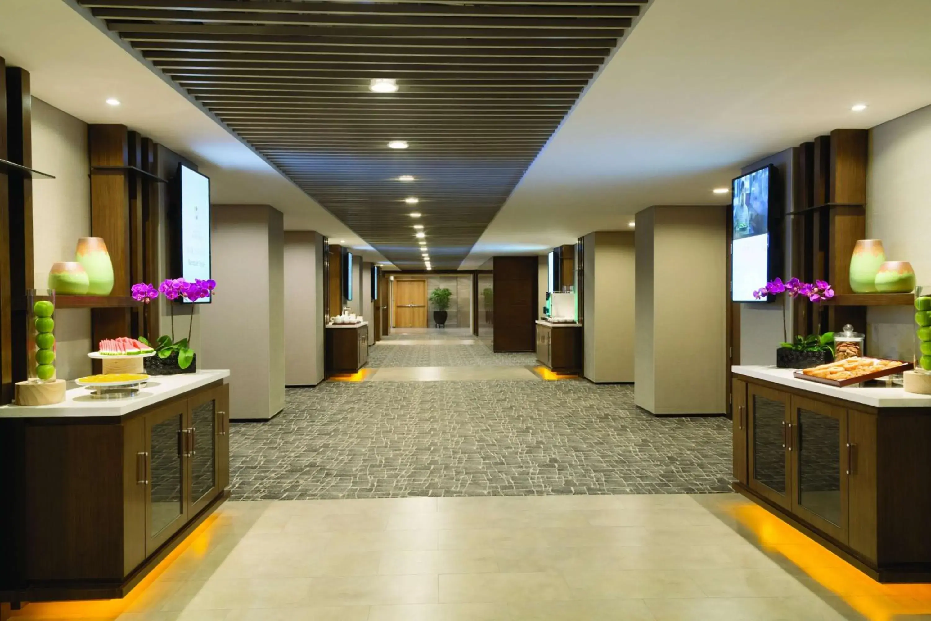 On site, Lobby/Reception in Hyatt House Shenzhen Airport