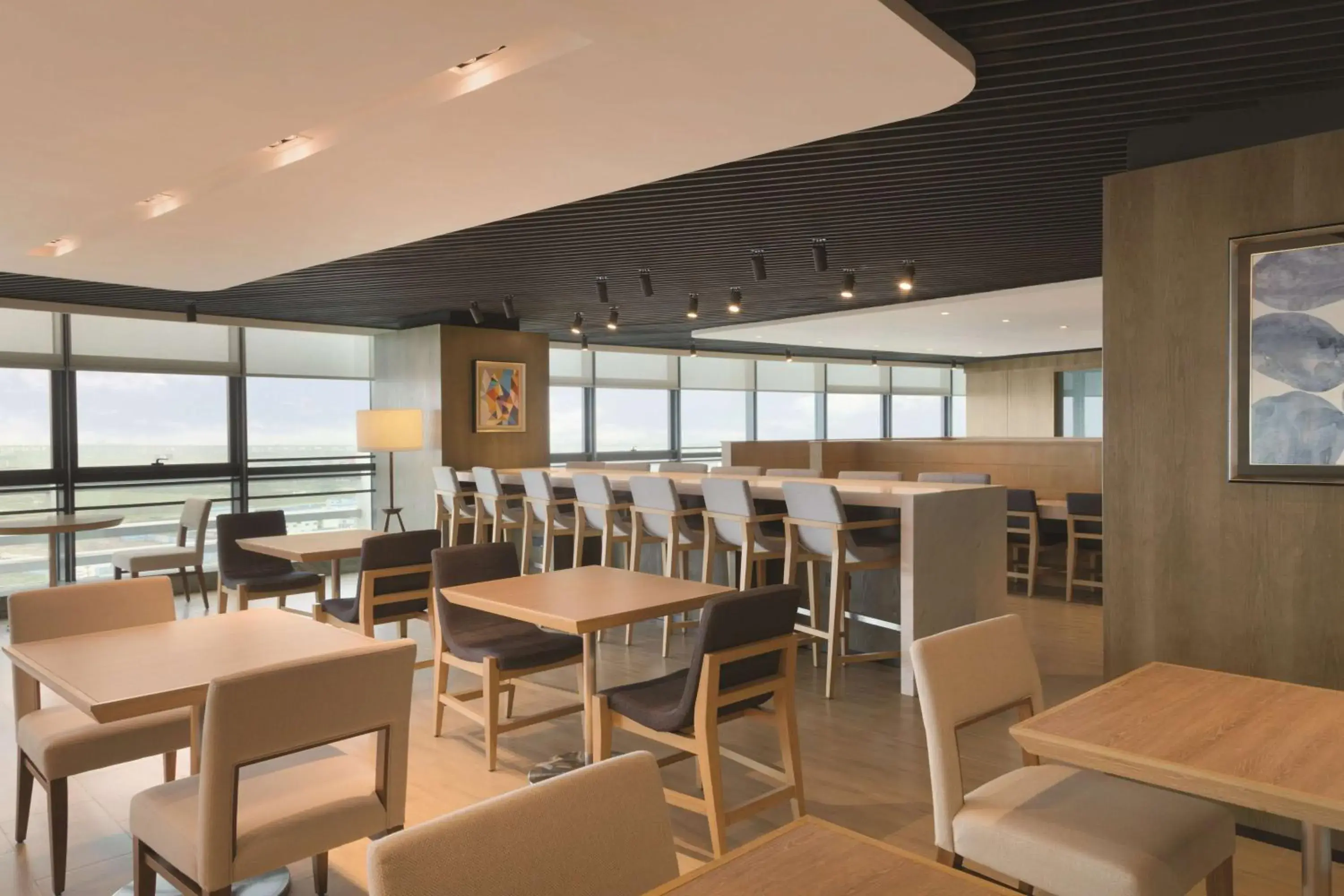 Lounge or bar, Restaurant/Places to Eat in Hyatt House Shenzhen Airport