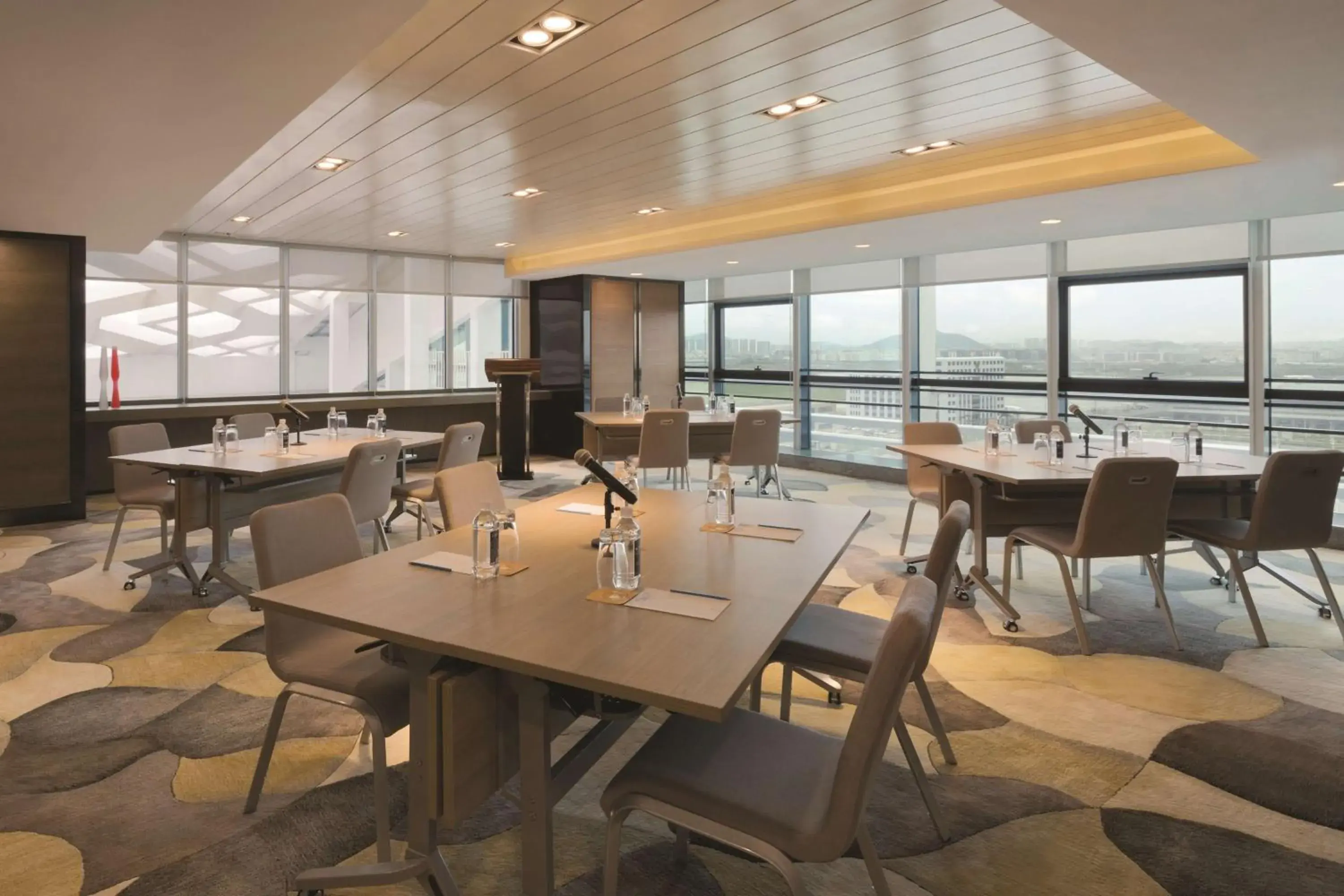 Meeting/conference room, Restaurant/Places to Eat in Hyatt House Shenzhen Airport