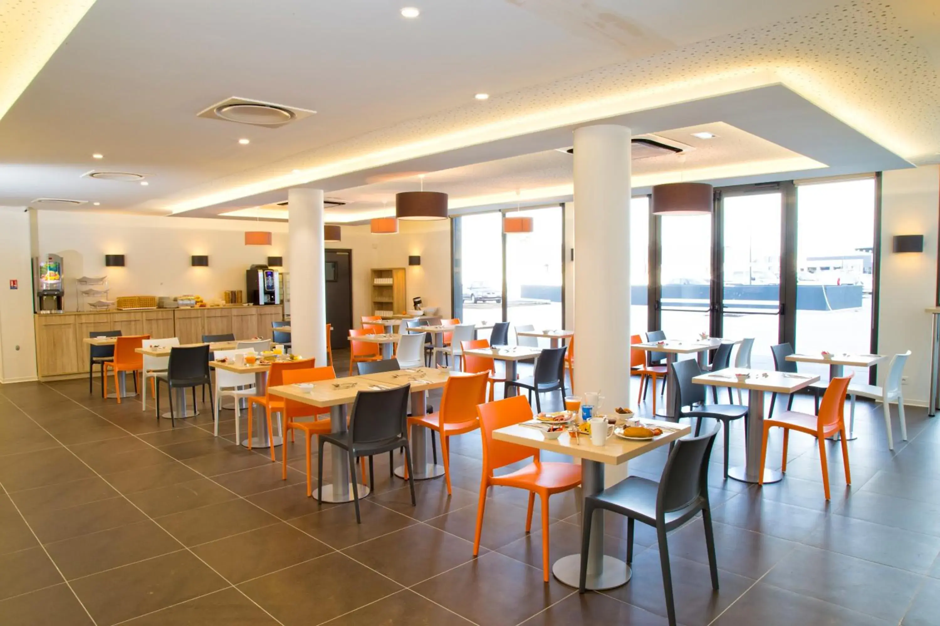 Restaurant/places to eat in All Suites Appart Hôtel - Bordeaux - Pessac Restaurant/places to eat in All Suites Appart Hôtel - Bordeaux - Pessac