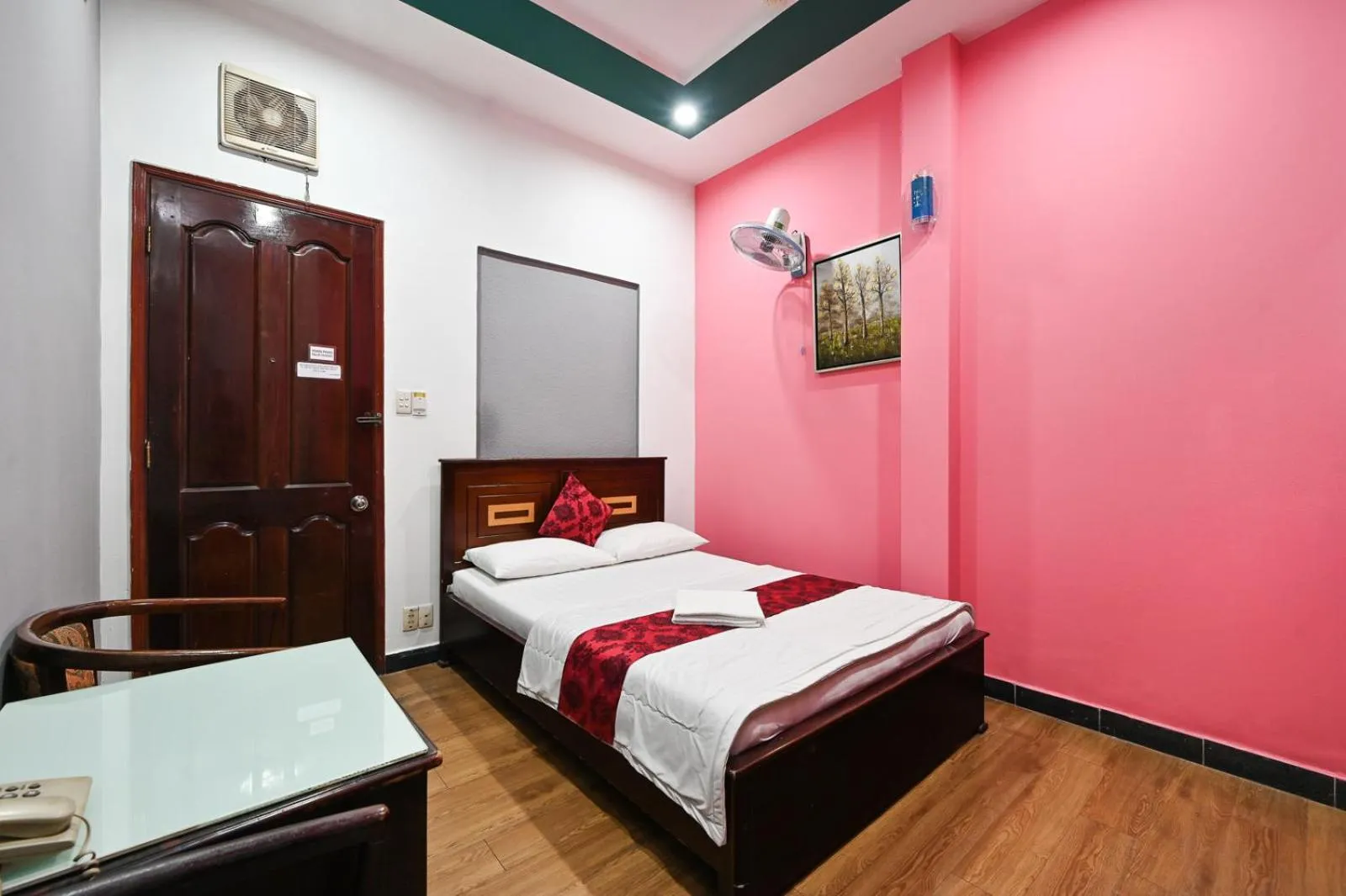 Photo of the whole room in Hoang Phung Hotel - Tan Son Nhat Airport