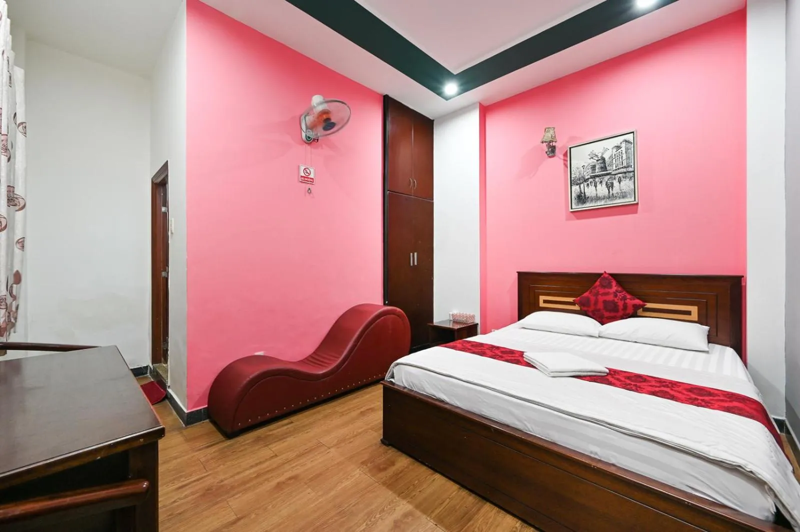 Bed in Hoang Phung Hotel - Tan Son Nhat Airport