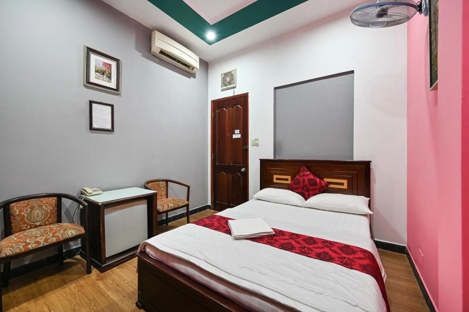 Bed in Hoang Phung Hotel - Tan Son Nhat Airport