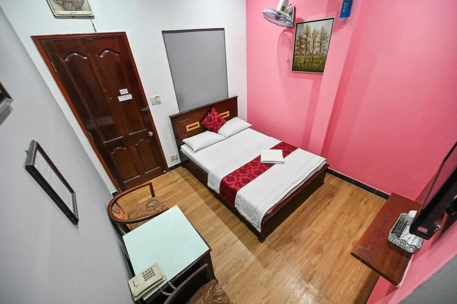 Bed in Hoang Phung Hotel - Tan Son Nhat Airport