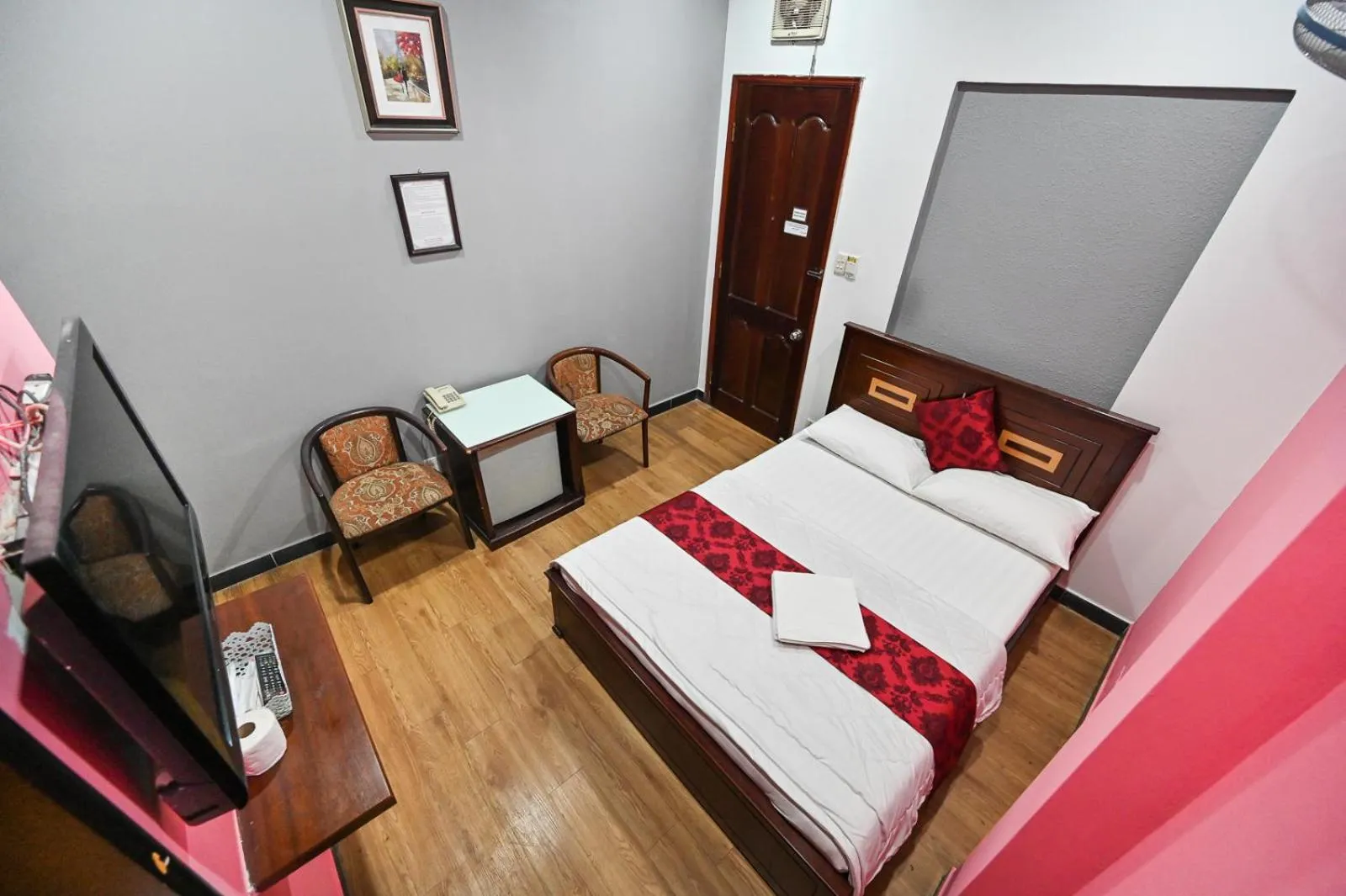 Bed in Hoang Phung Hotel - Tan Son Nhat Airport