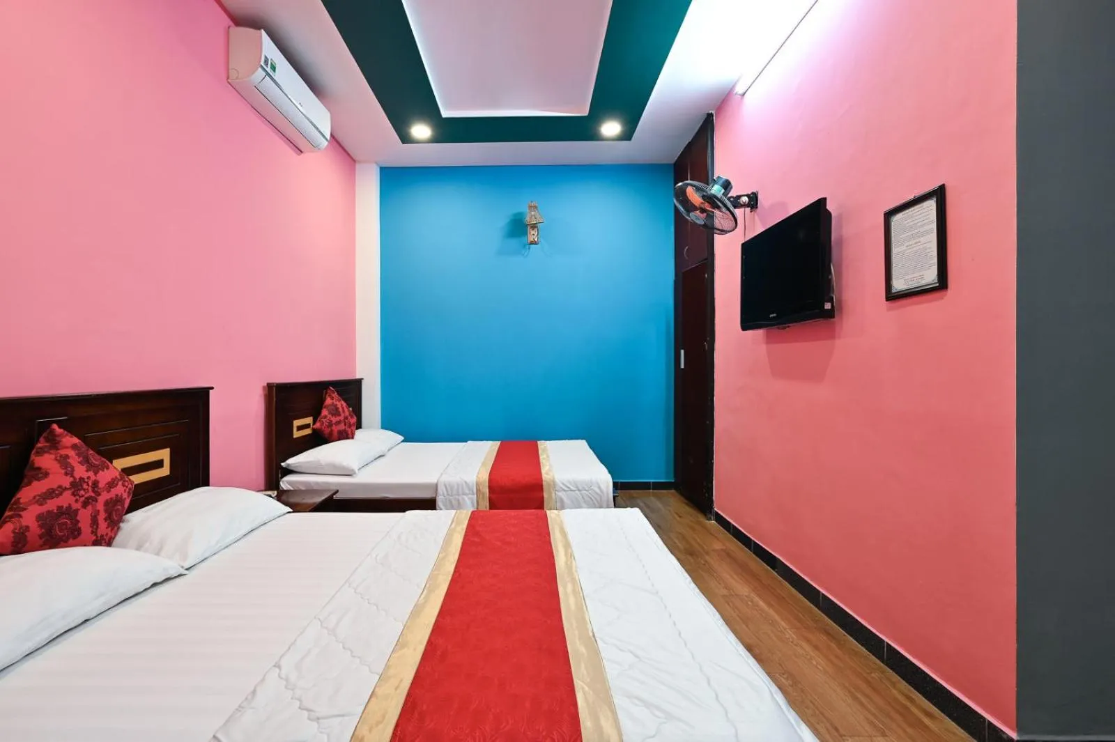 Photo of the whole room in Hoang Phung Hotel - Tan Son Nhat Airport