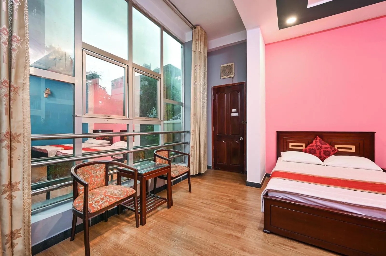 Photo of the whole room in Hoang Phung Hotel - Tan Son Nhat Airport