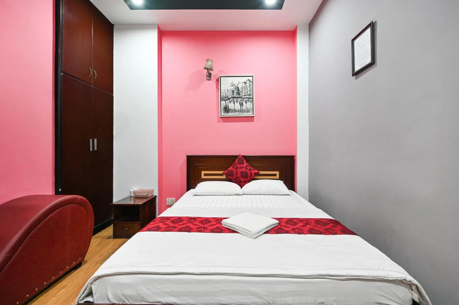 Bed in Hoang Phung Hotel - Tan Son Nhat Airport