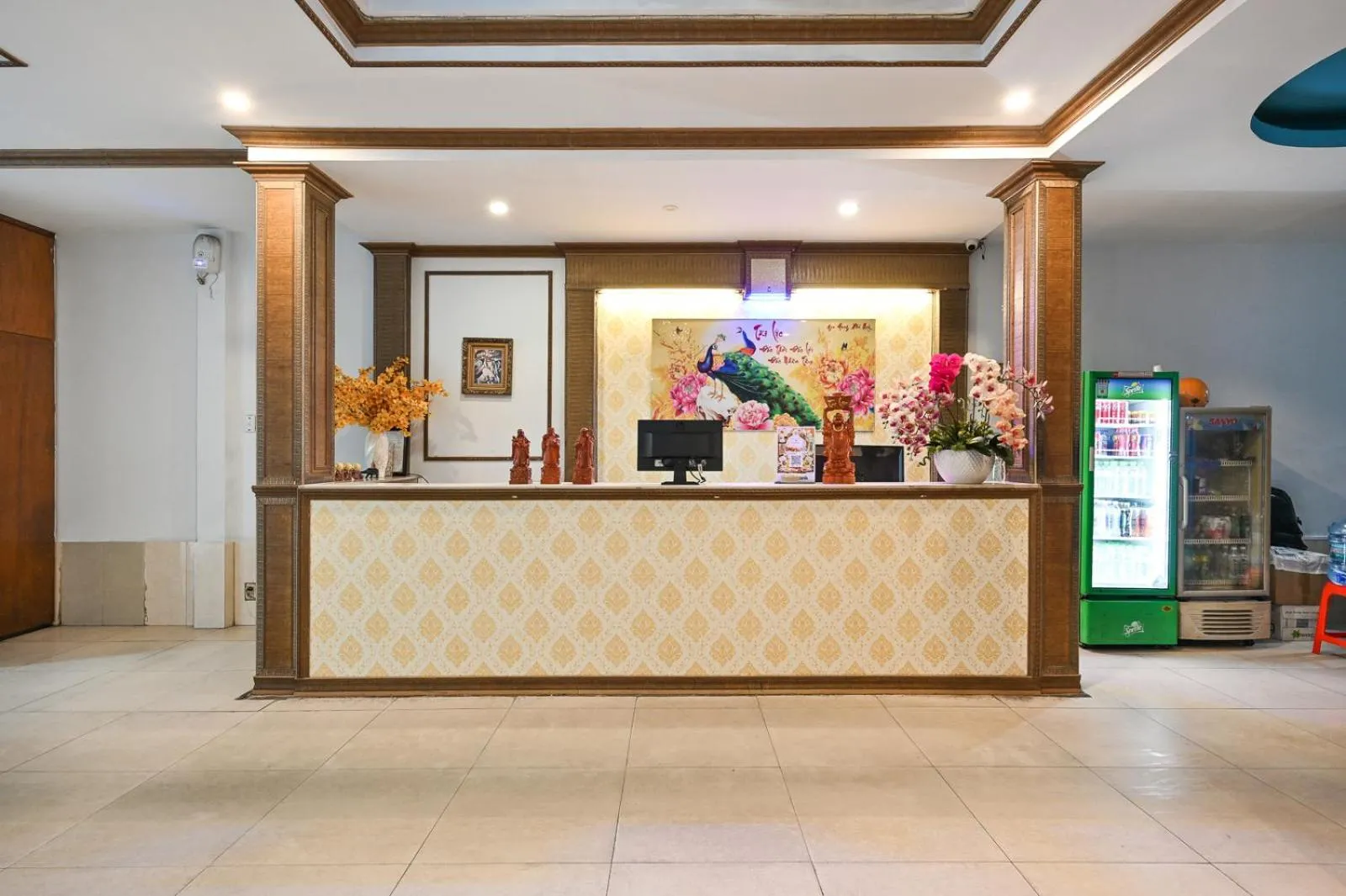 Staff in Hoang Phung Hotel - Tan Son Nhat Airport