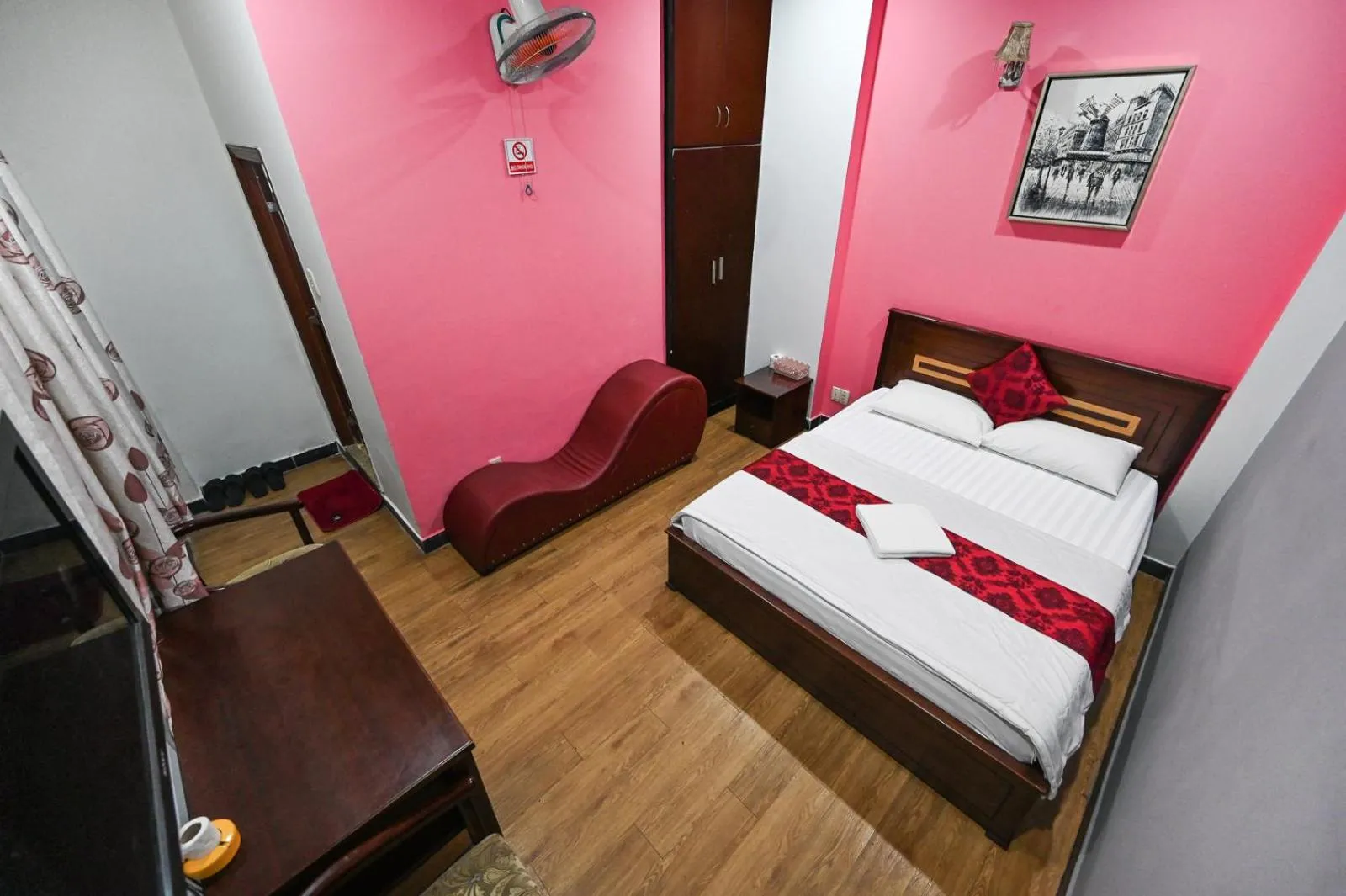 Bed in Hoang Phung Hotel - Tan Son Nhat Airport