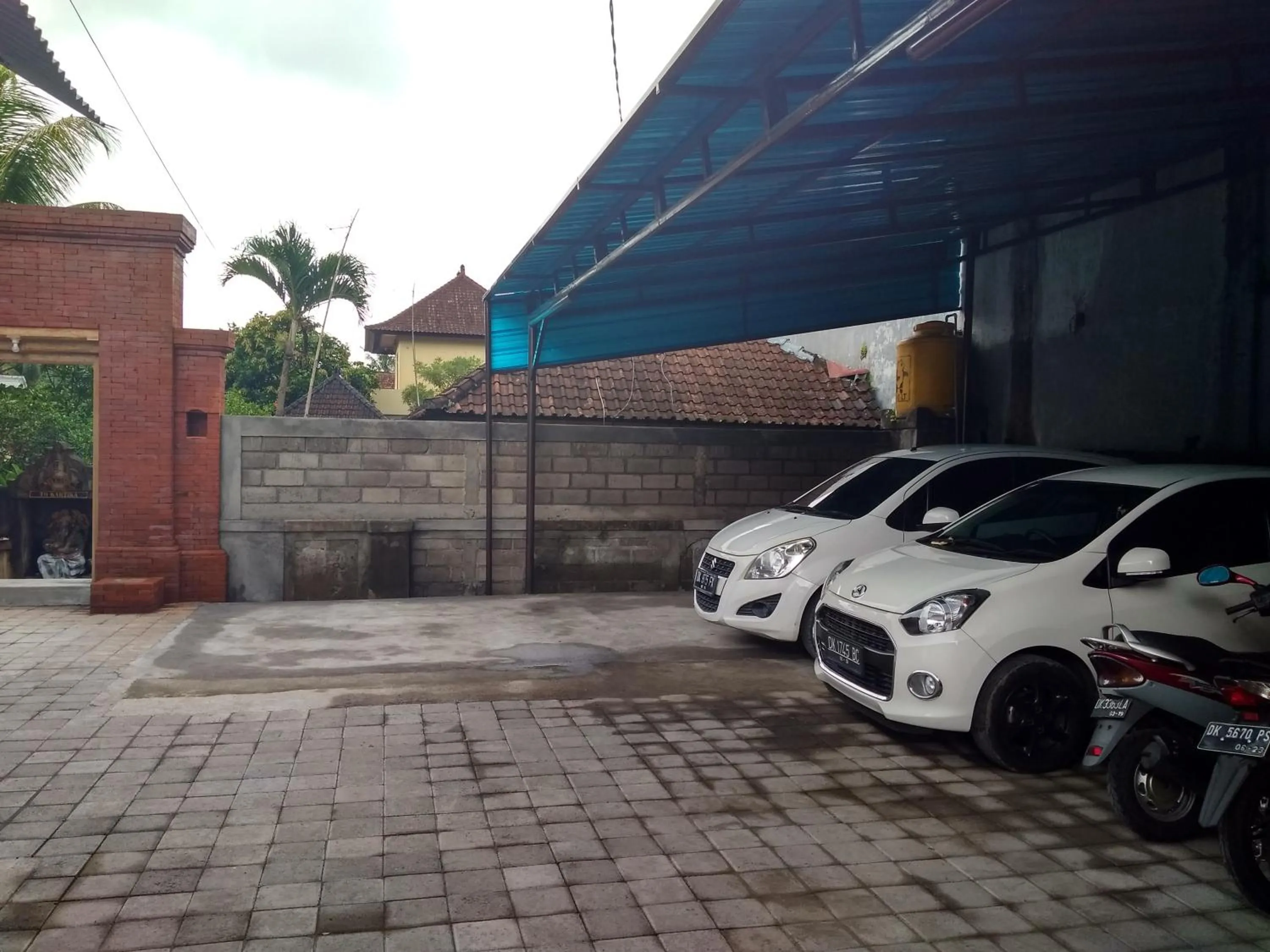 Area and facilities in Kartika Bungalows