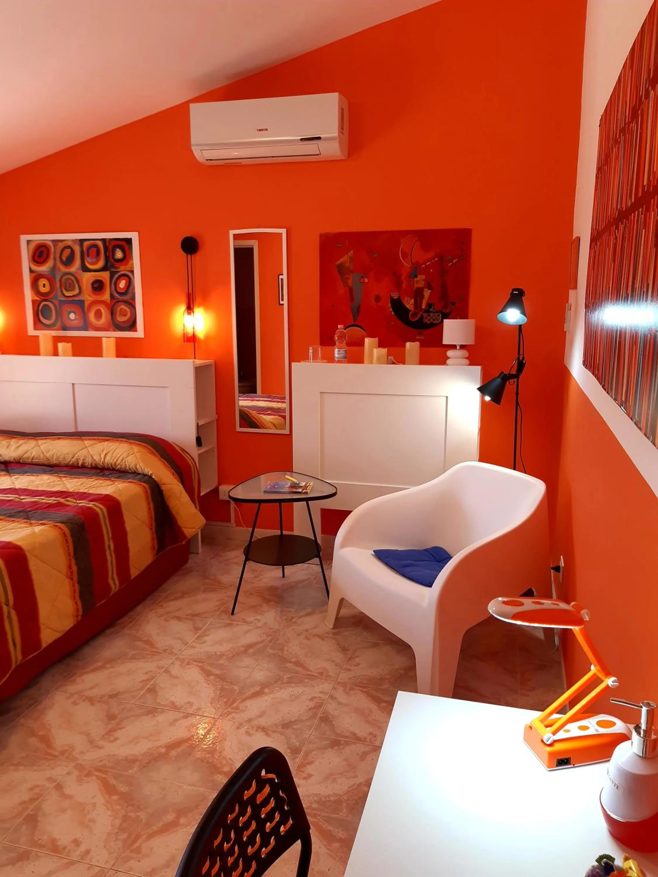 Photo of the whole room, Bed in B&B Gàttina