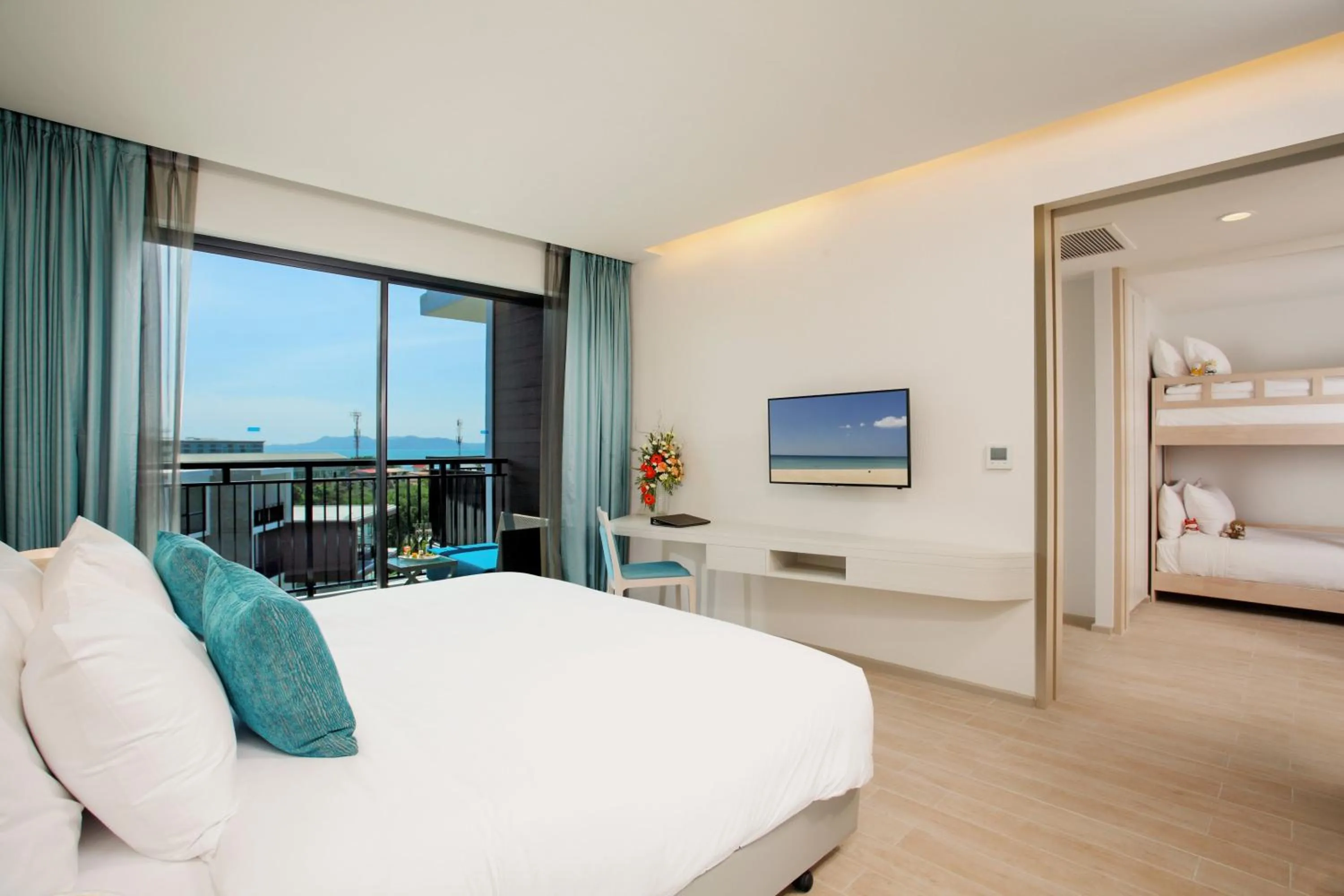 Photo of the whole room, Bed in Centara Life Maris Resort Jomtien