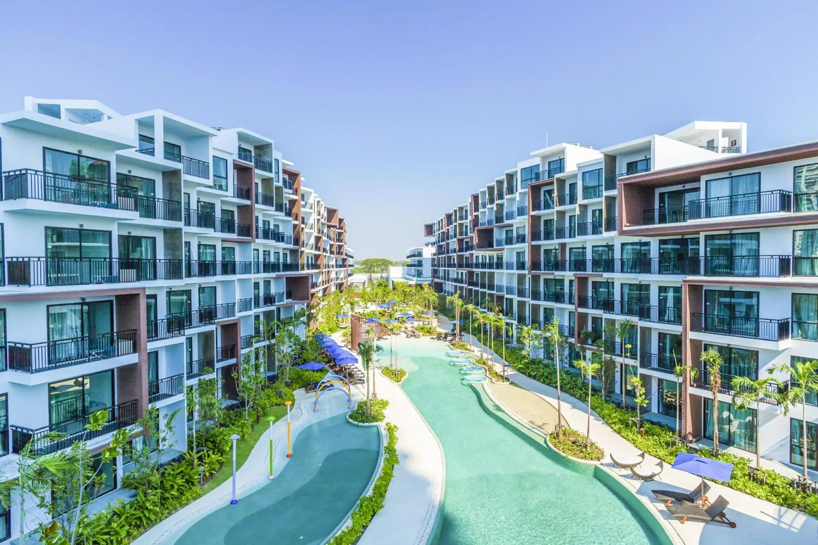 Swimming pool in Centara Life Maris Resort Jomtien Swimming pool in Centara Life Maris Resort Jomtien