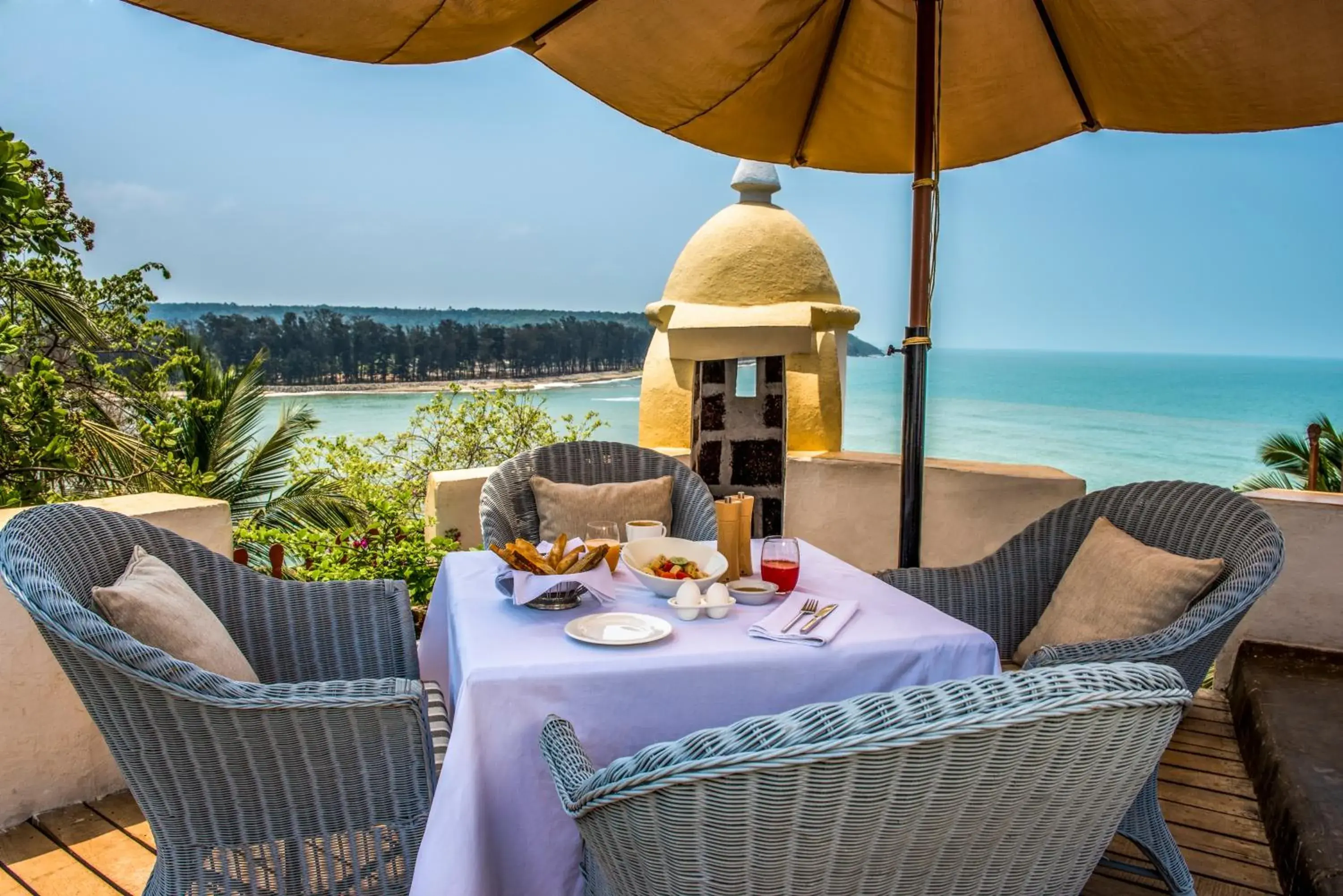 Restaurant/places to eat in Fort Tiracol Goa Restaurant/places to eat in Fort Tiracol Goa