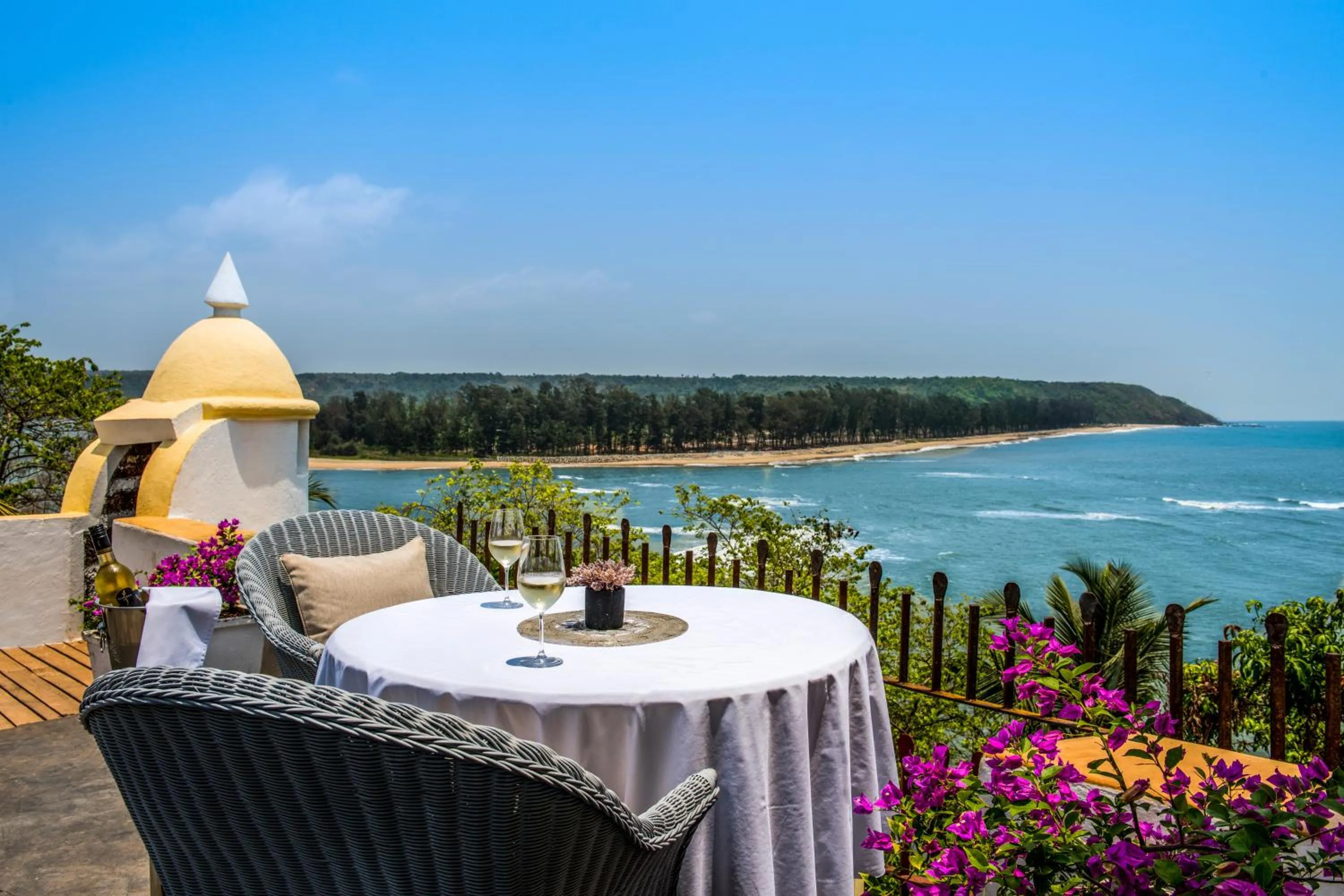 Restaurant/places to eat in Fort Tiracol Goa