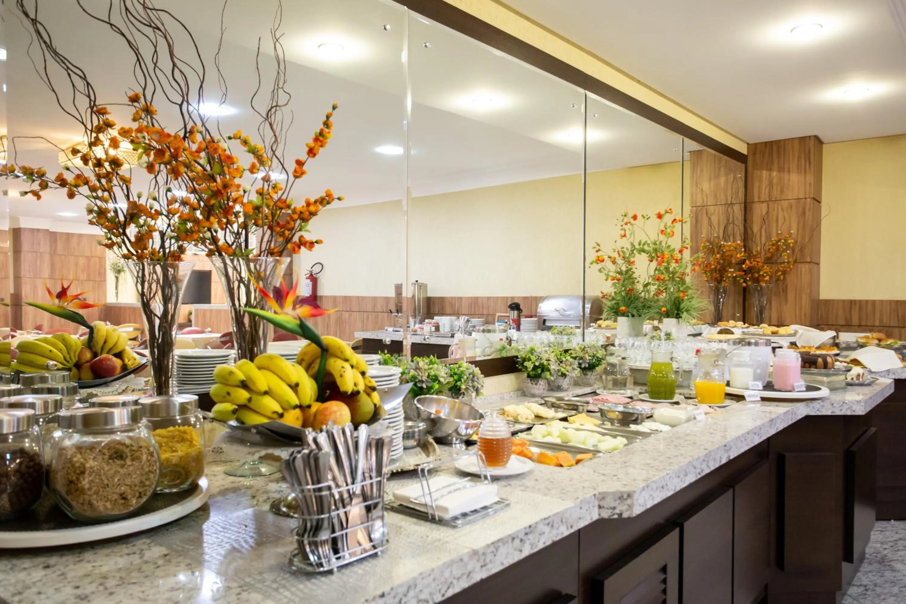 Buffet breakfast in Barbur Center Hotel