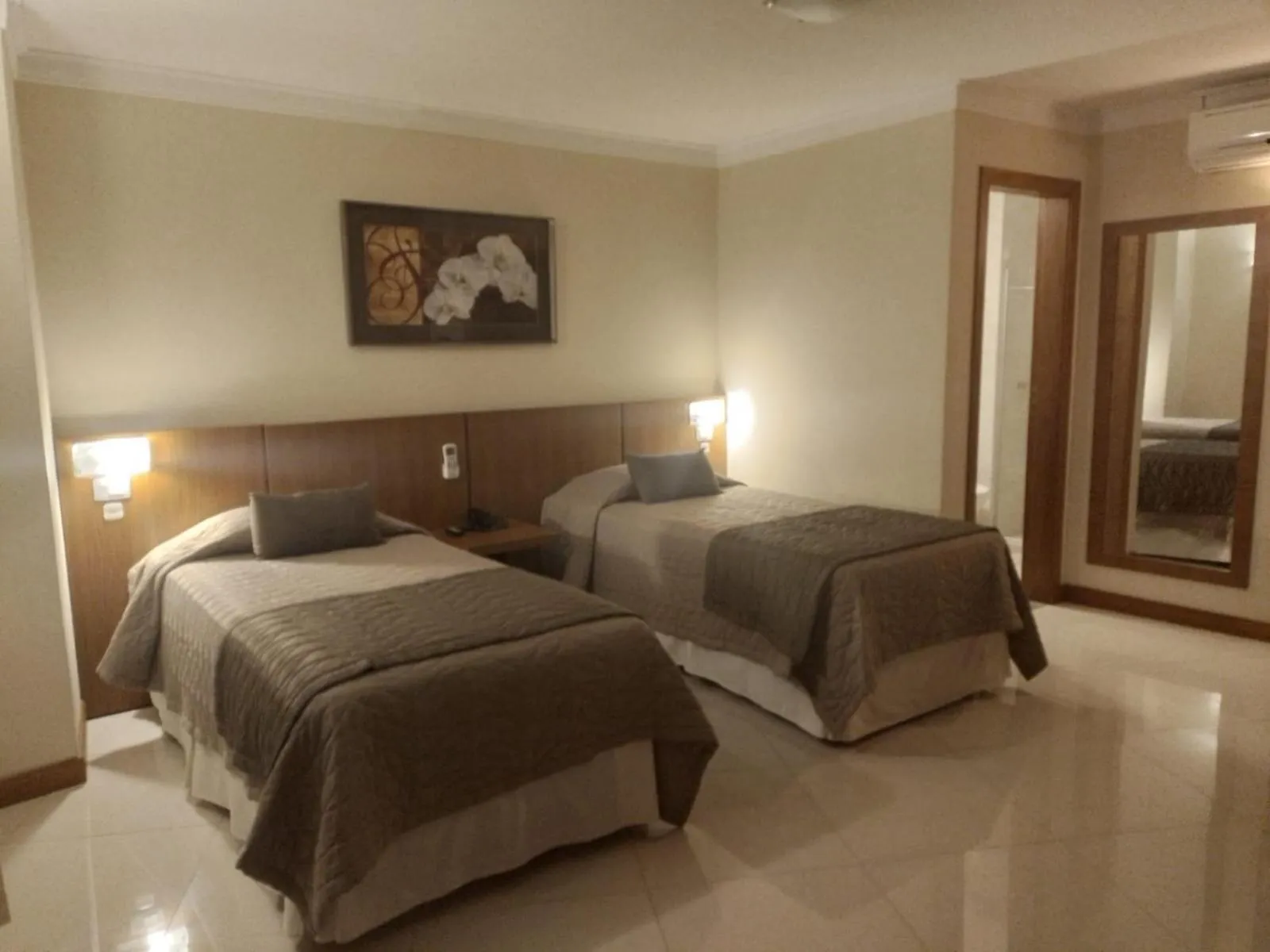 Bed in Barbur Center Hotel