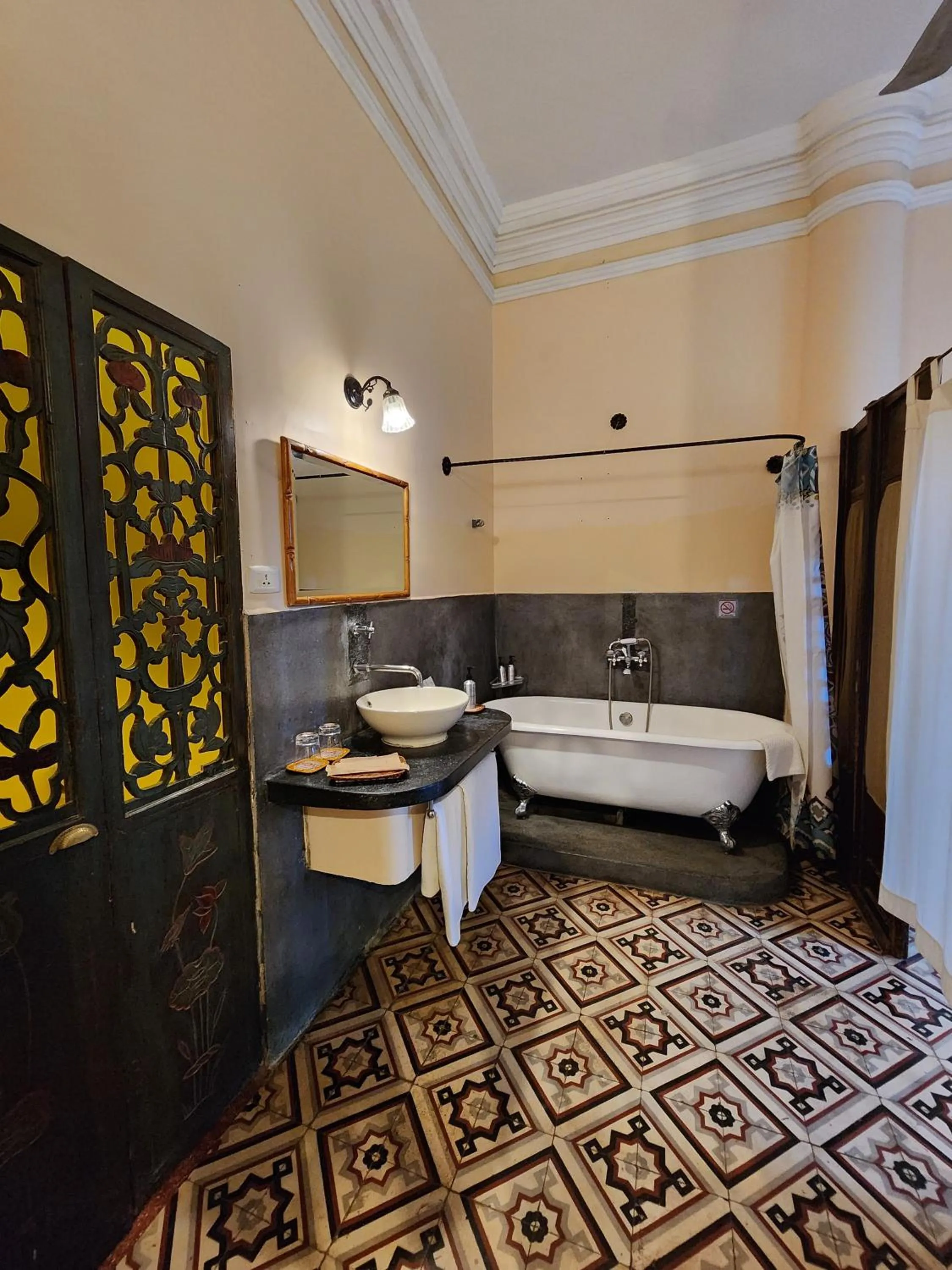 Bathroom, Bed in La Villa