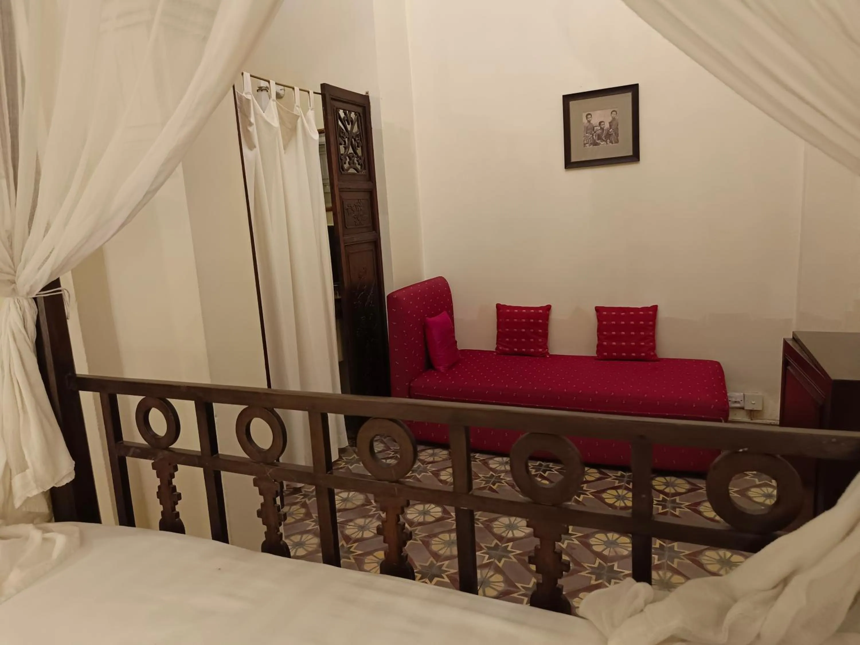 Seating area, Bed in La Villa