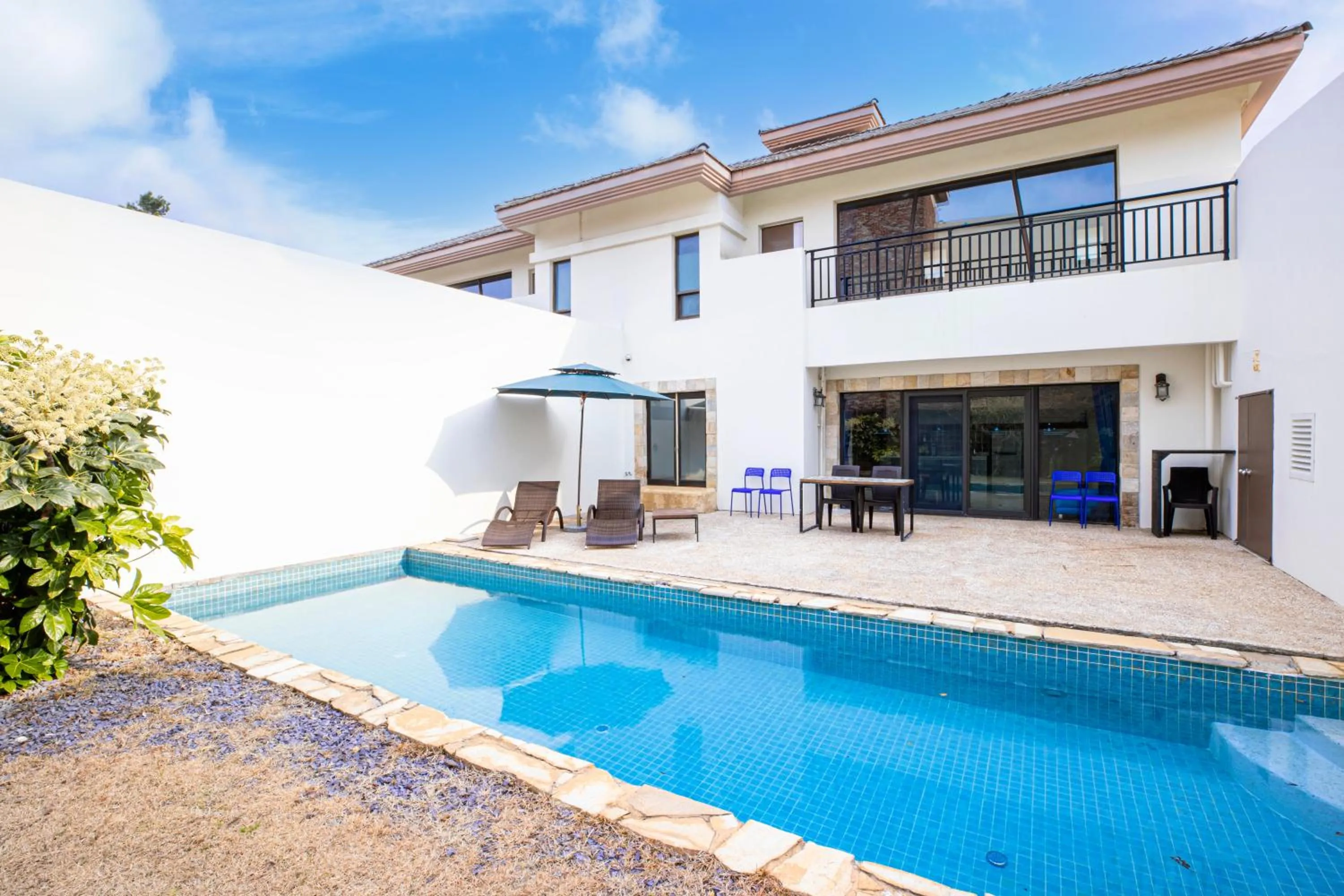 Swimming pool in Olle Resort