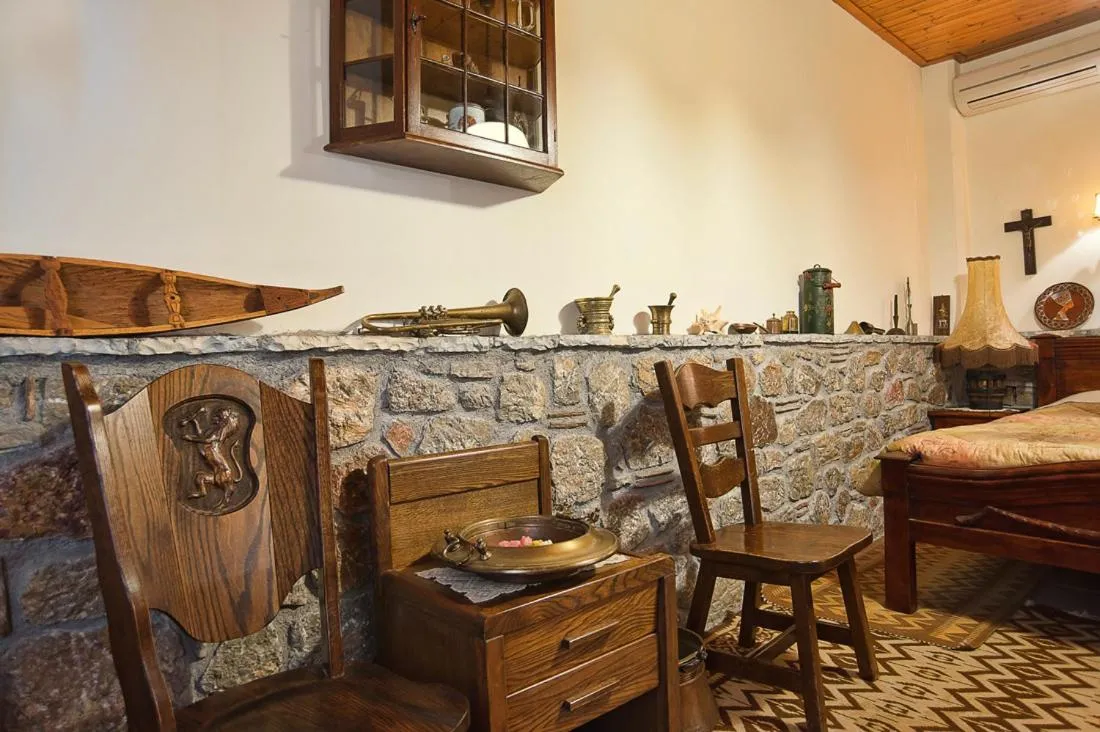 Alexandros Pension