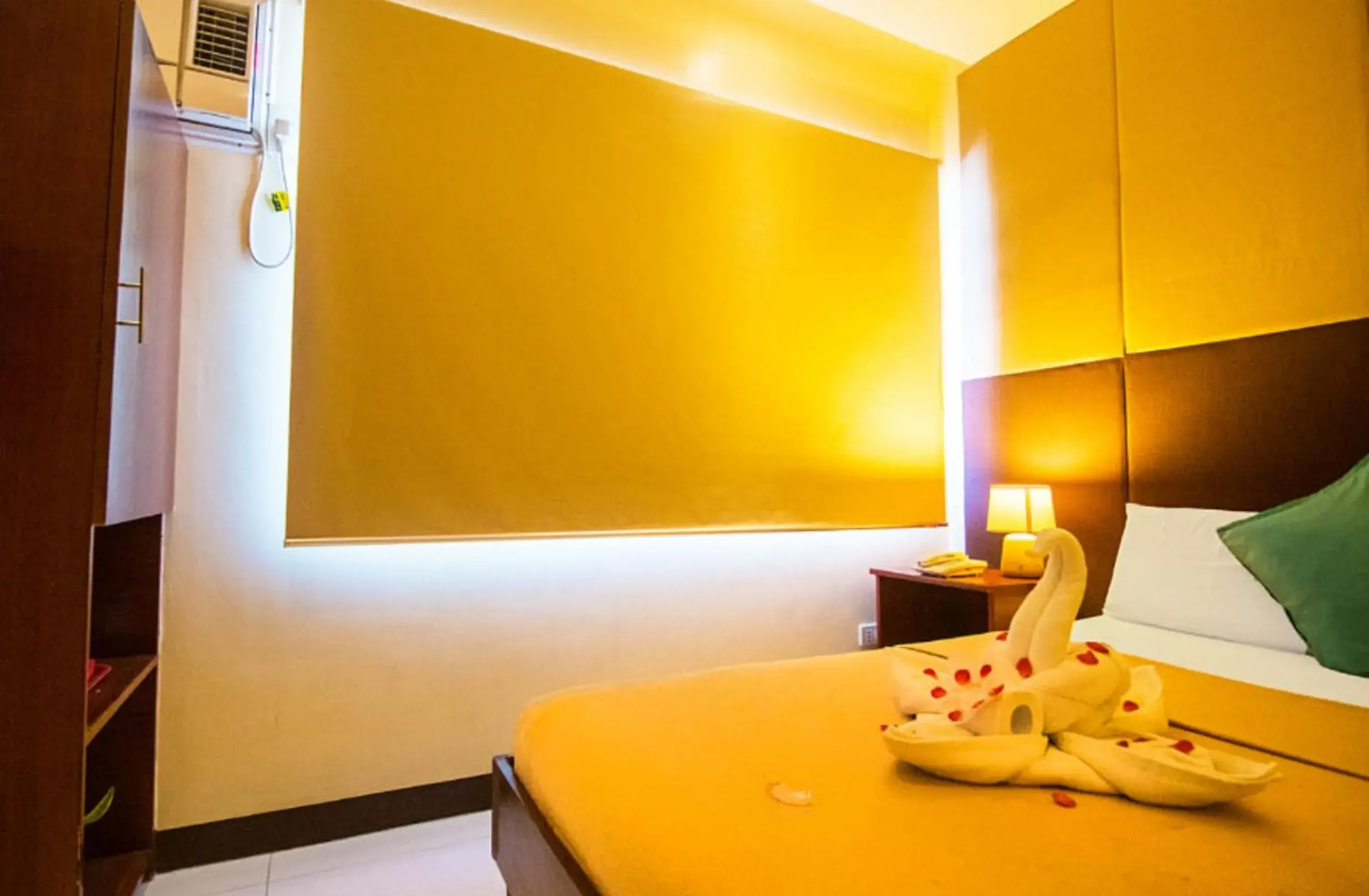 Standard Double Room in Mariners Court Hotel Cebu Standard Double Room in Mariners Court Hotel Cebu