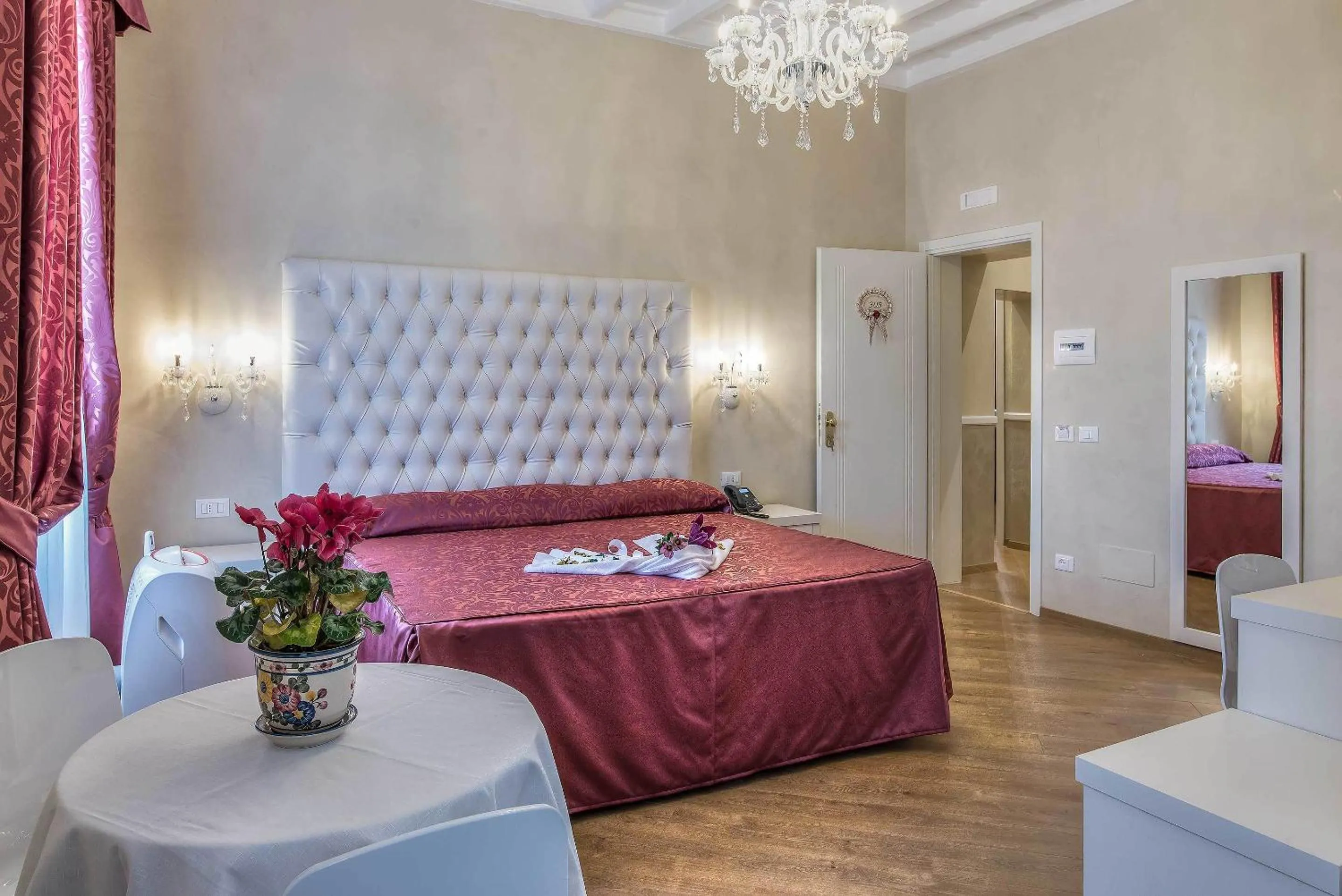 Bedroom, Bed in Trevi Rome Suite