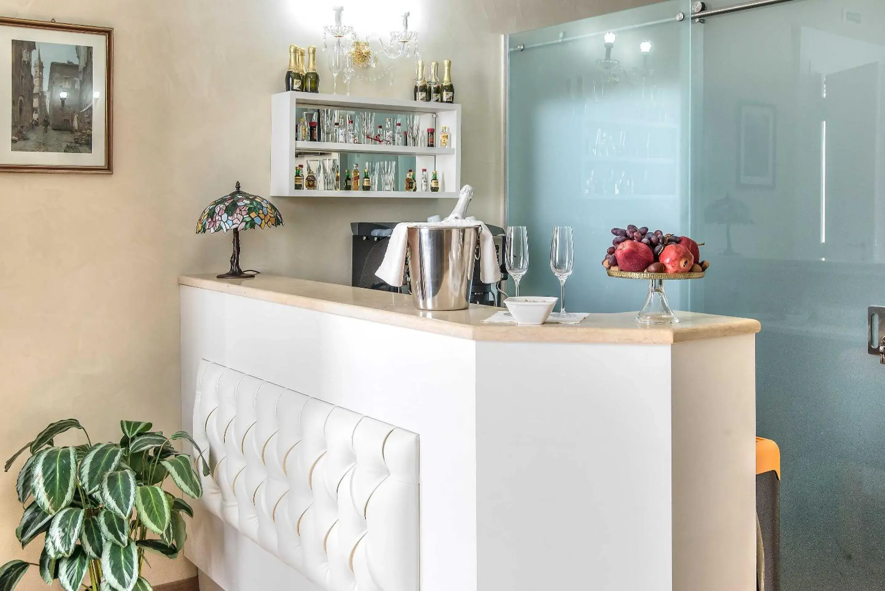 Lounge or bar in Trevi Rome Suite Lounge or bar in Trevi Rome Suite