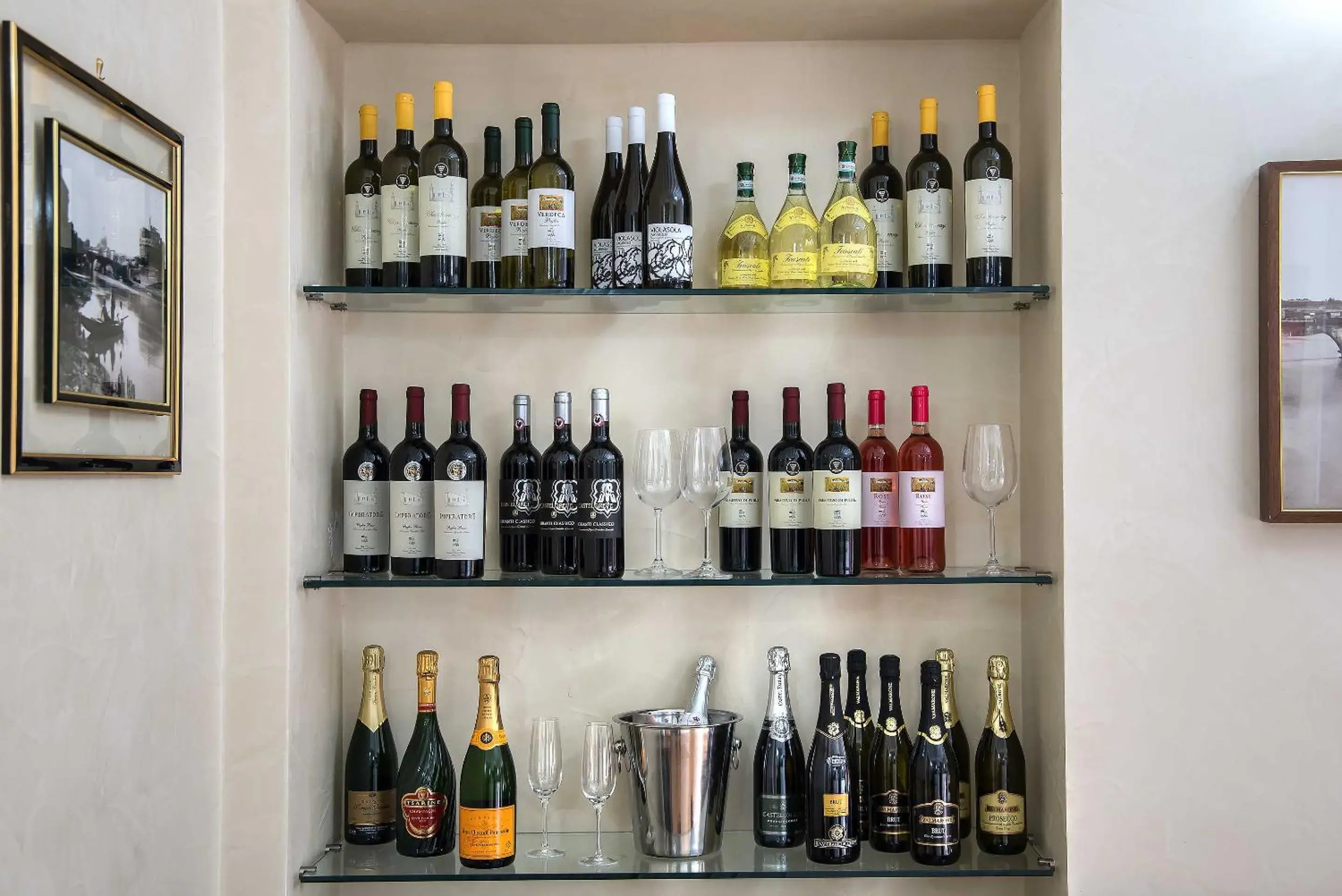 Lounge or bar in Trevi Rome Suite Lounge or bar in Trevi Rome Suite