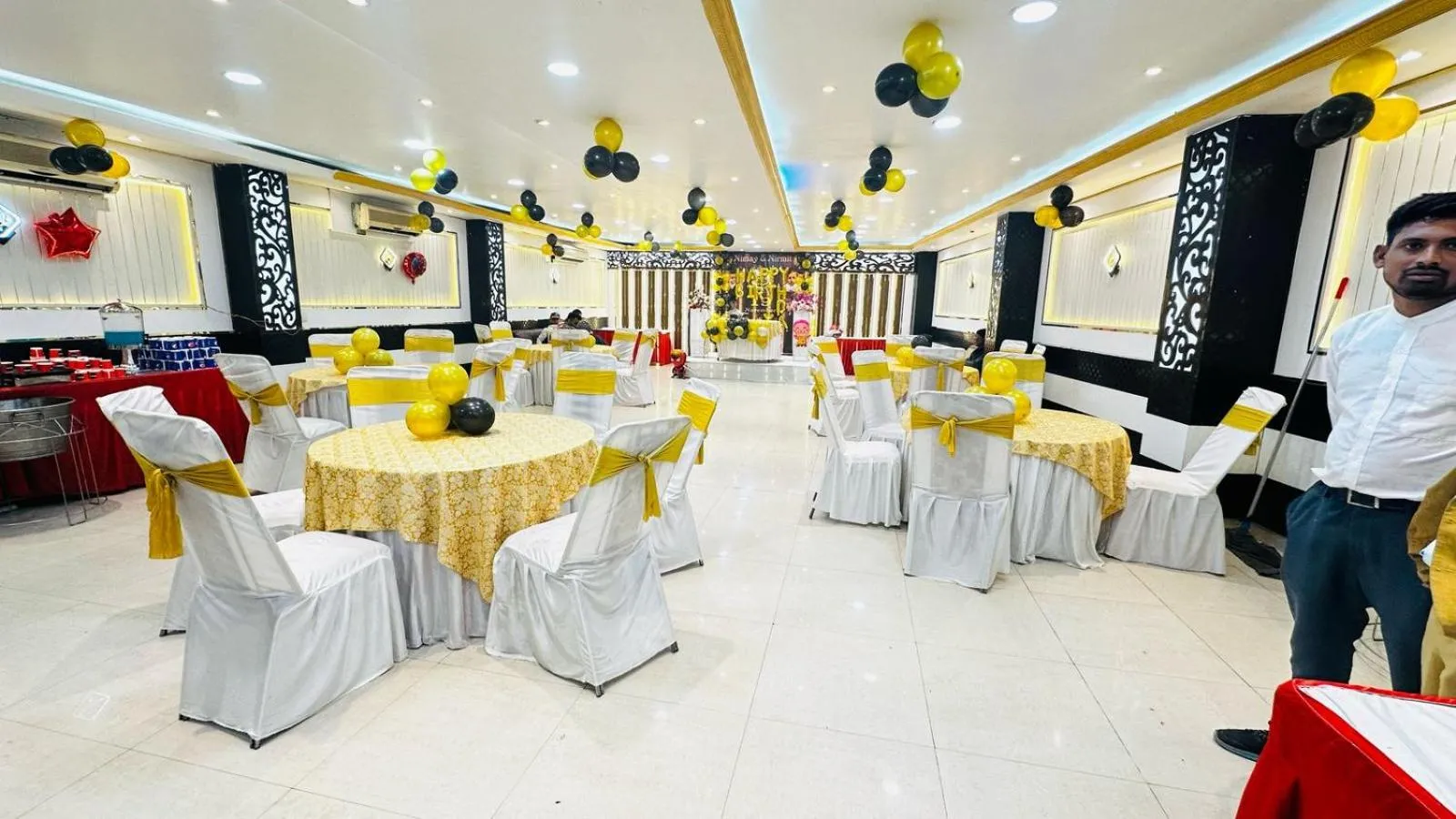 Restaurant/places to eat in Hotel SP International