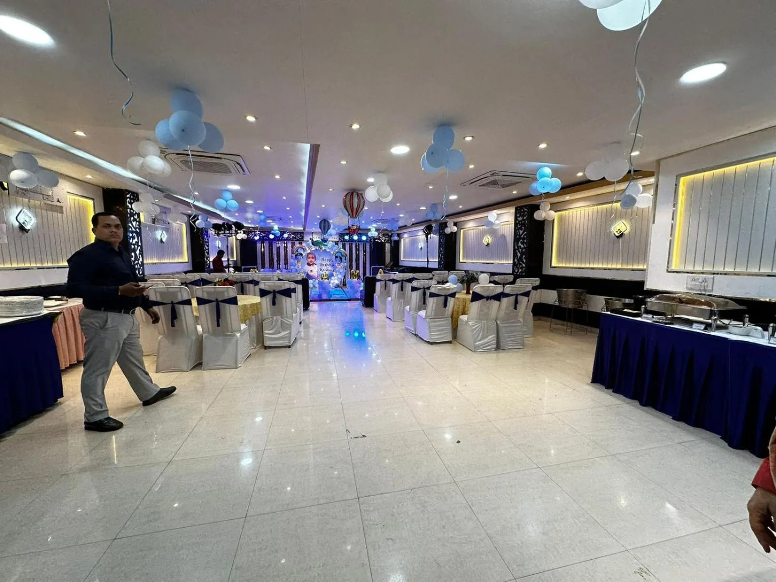 Restaurant/places to eat in Hotel SP International