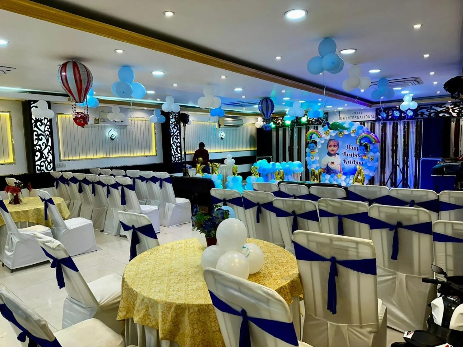 Restaurant/places to eat in Hotel SP International