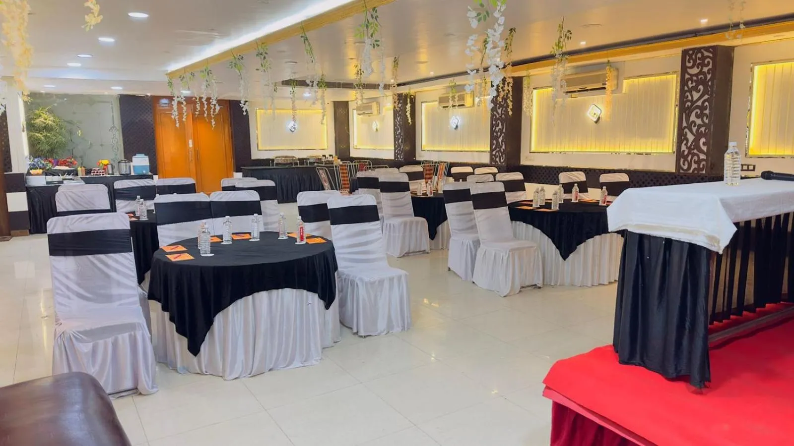 Seating area in Hotel SP International