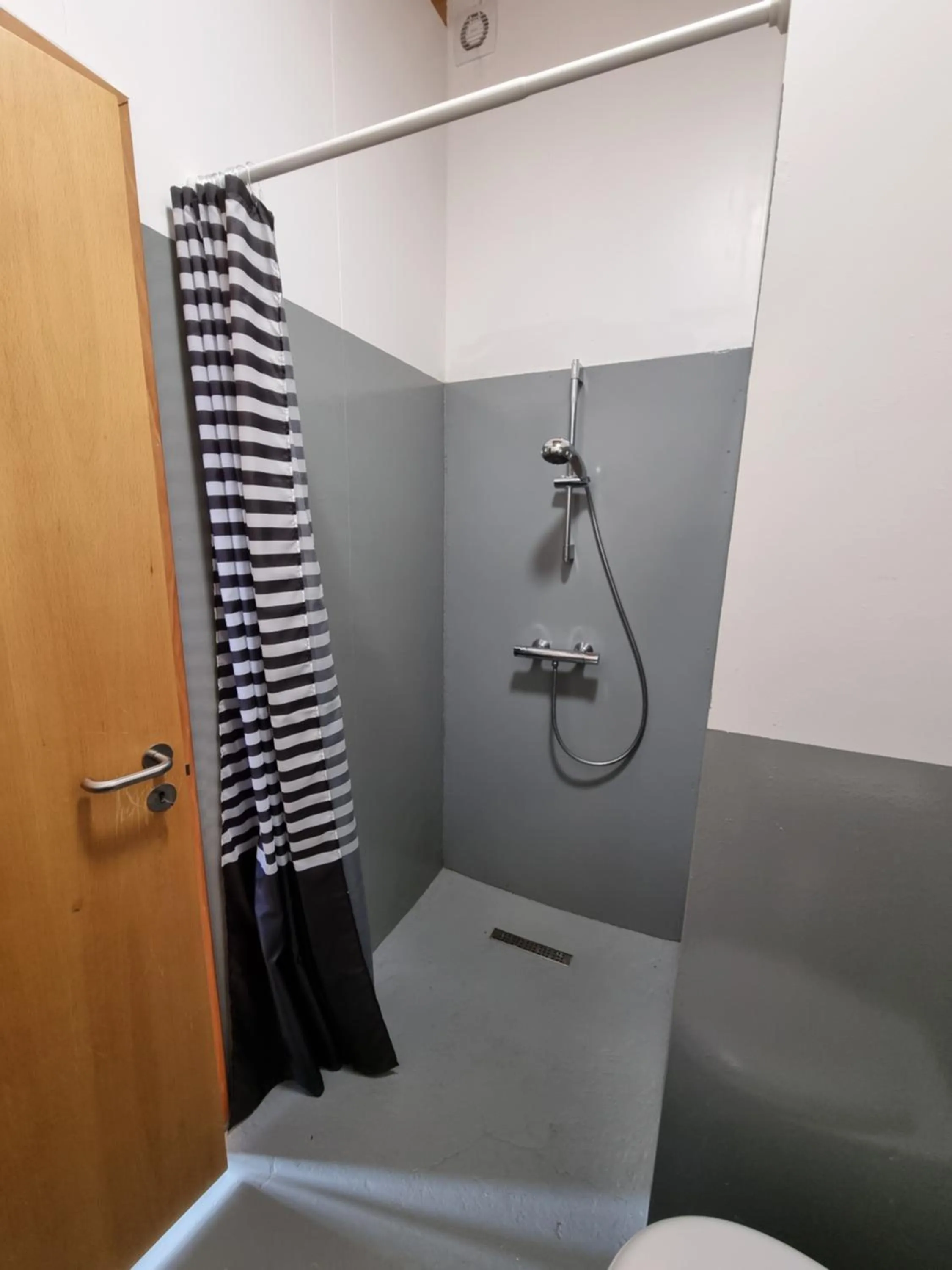 Shower in Lindarbrekka