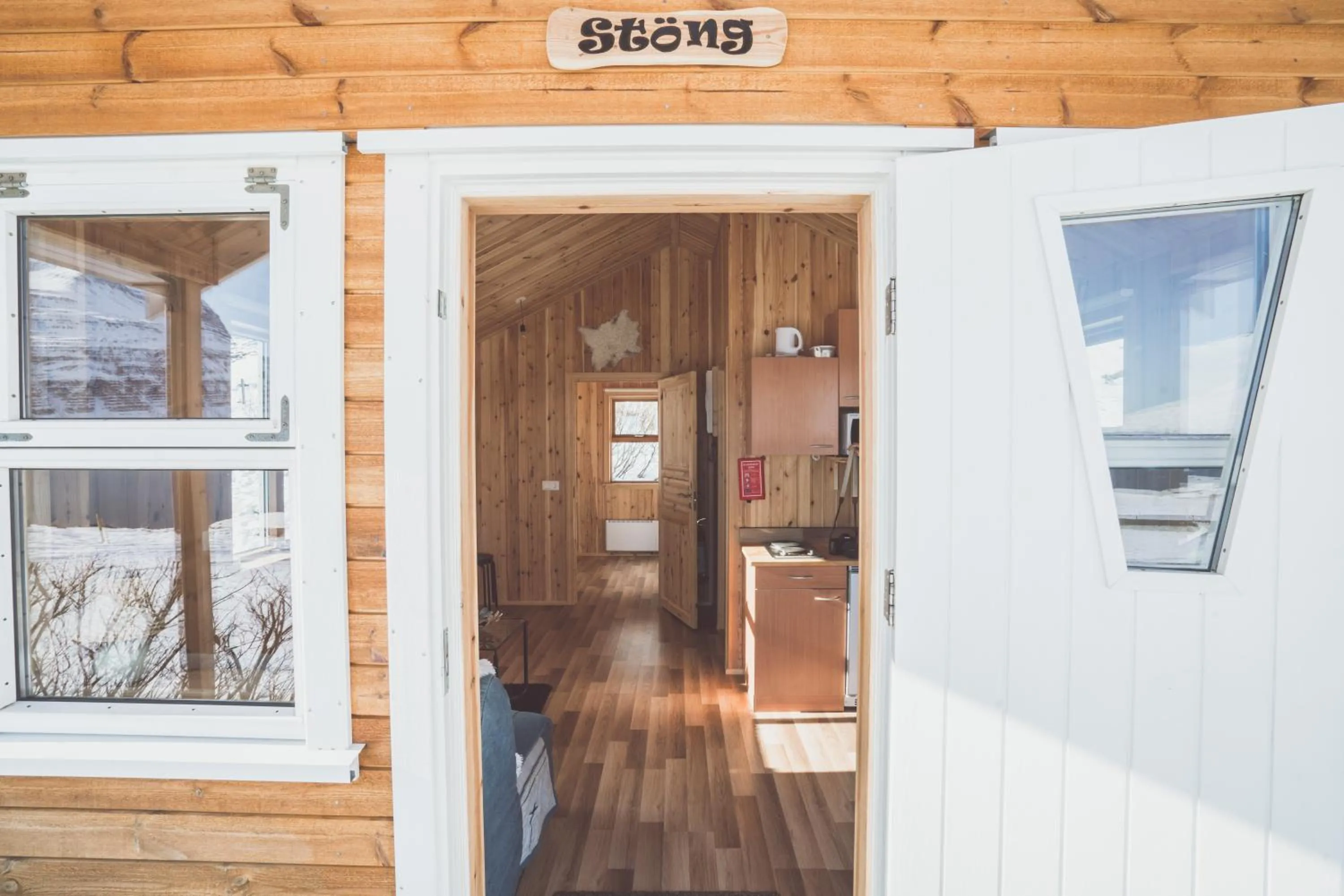 Facade/entrance in Lindarbrekka