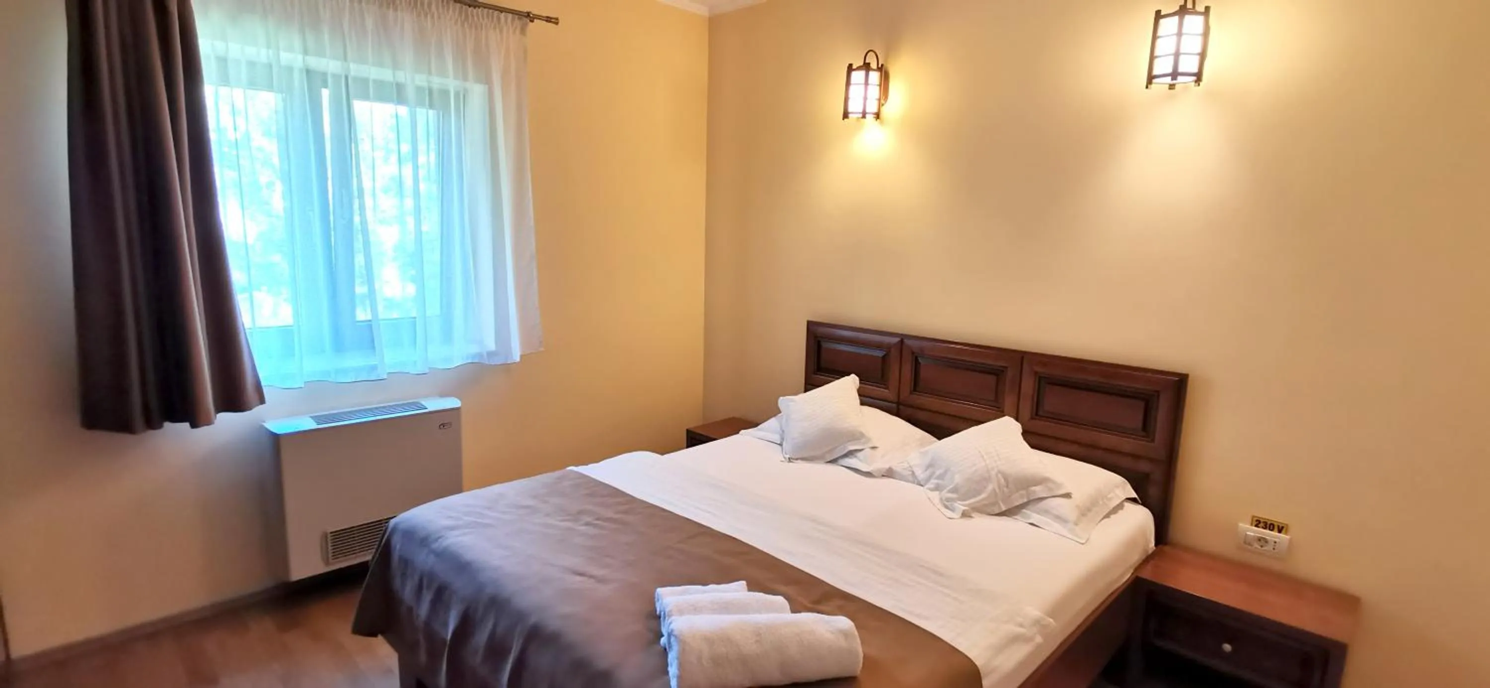 Bed in Pensiunea Nimbus