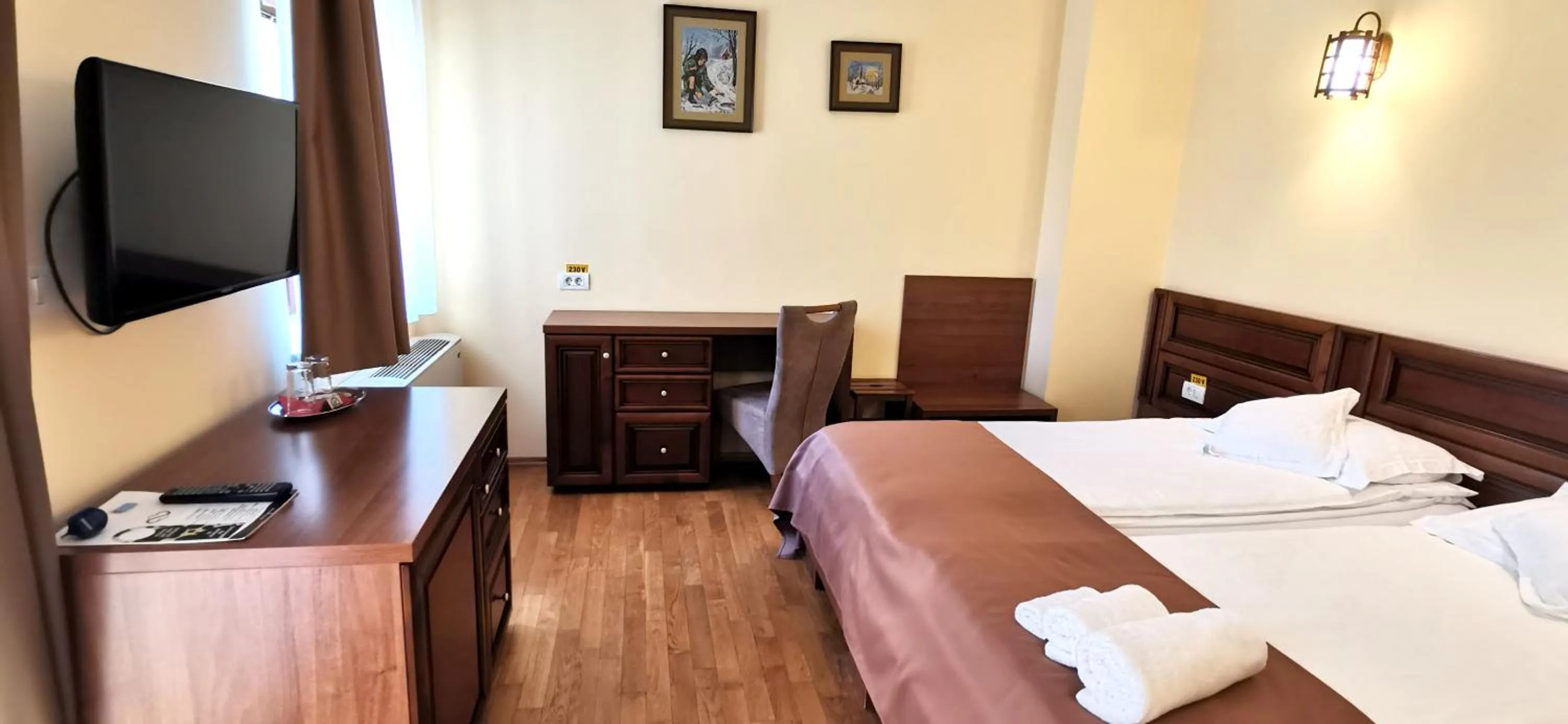 Bed in Pensiunea Nimbus