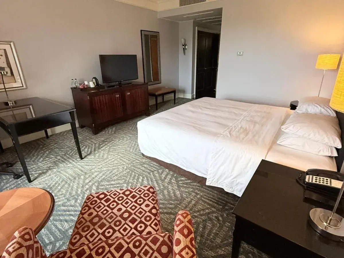 Standard King Room in Royal Majestic Hotel Standard King Room in Royal Majestic Hotel