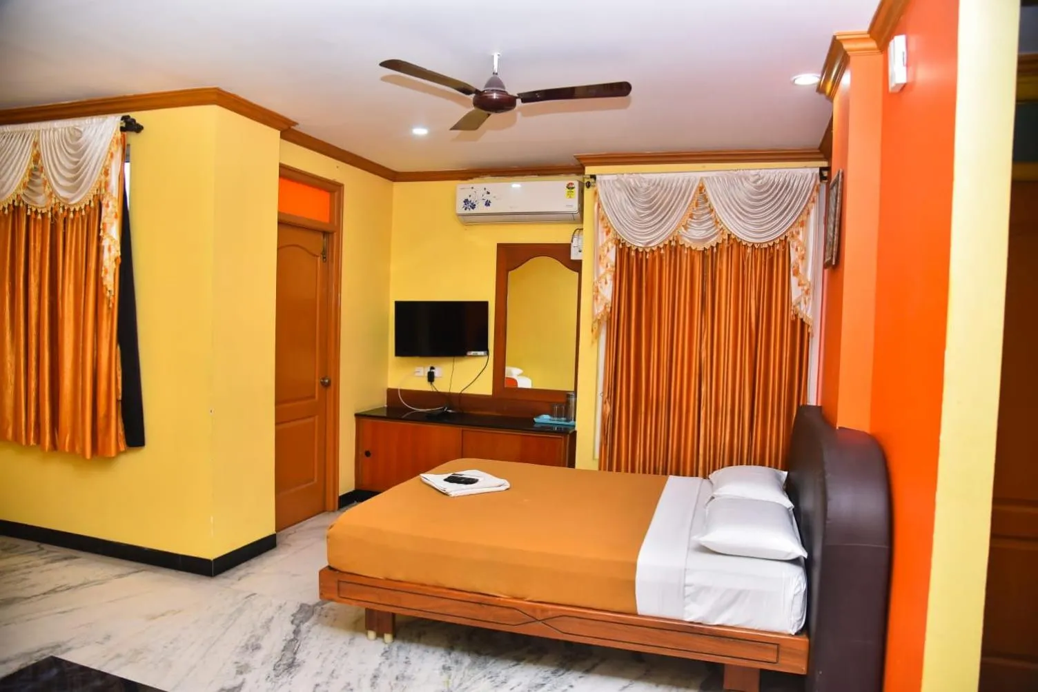 Bedroom, Bed in Hotel Grand Palace
