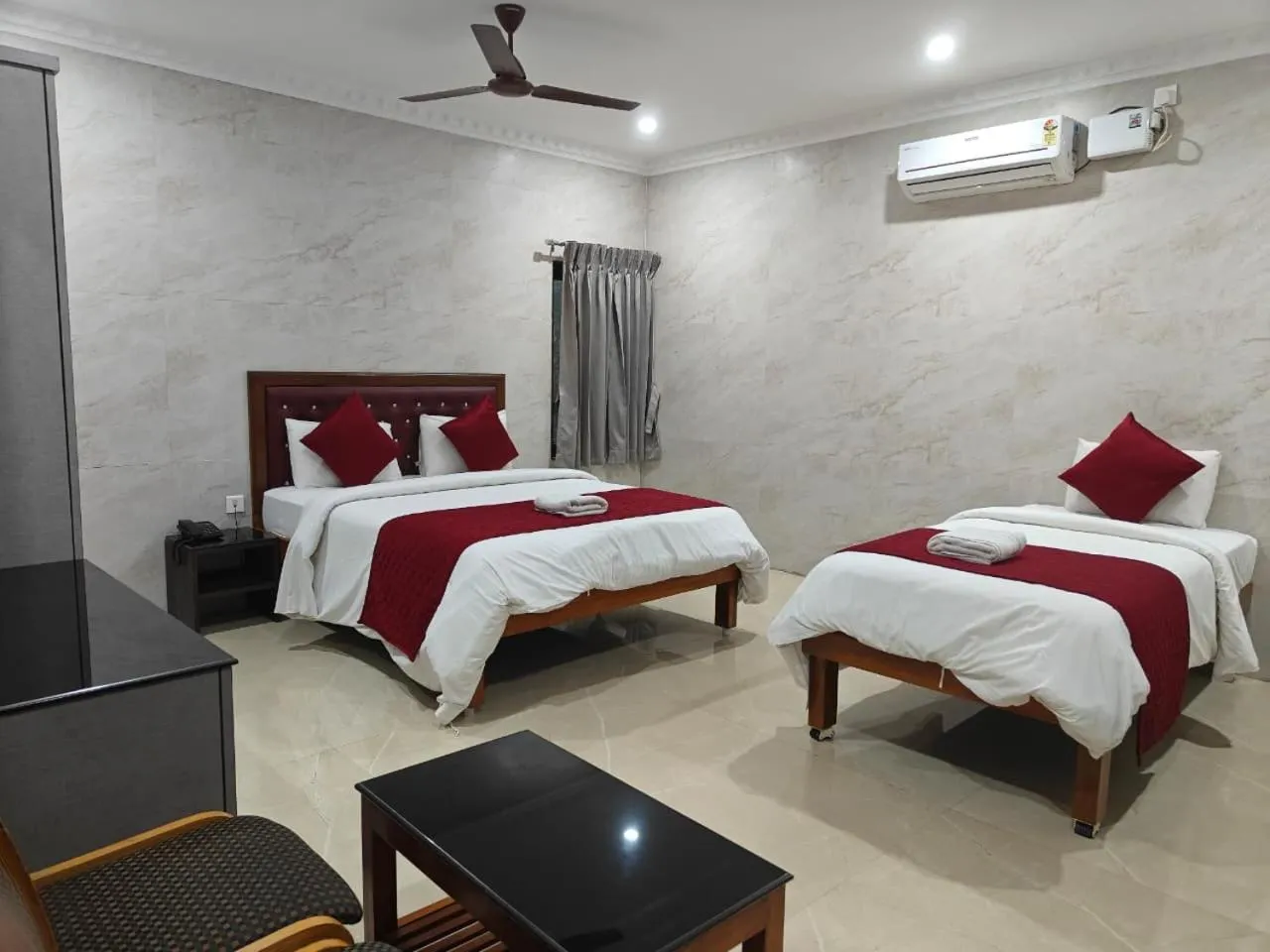 Photo of the whole room, Bed in Hotel Grand Palace