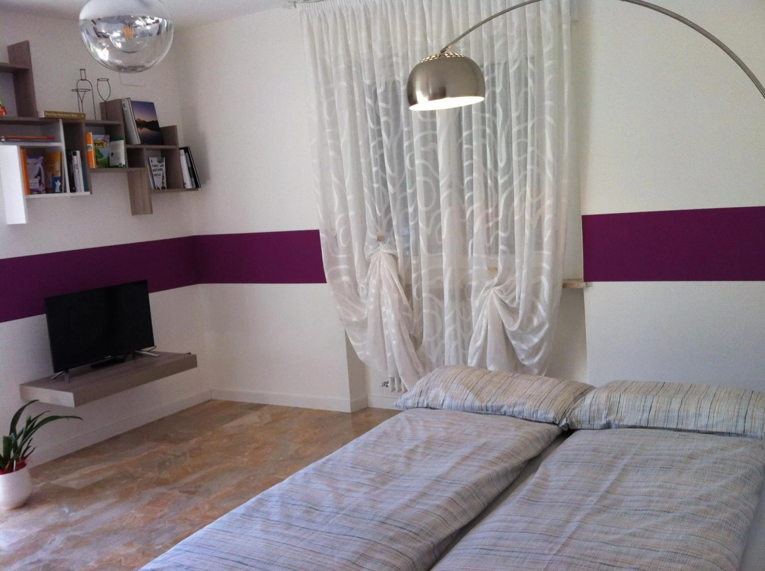 Living room, Bed in Nenez B&B