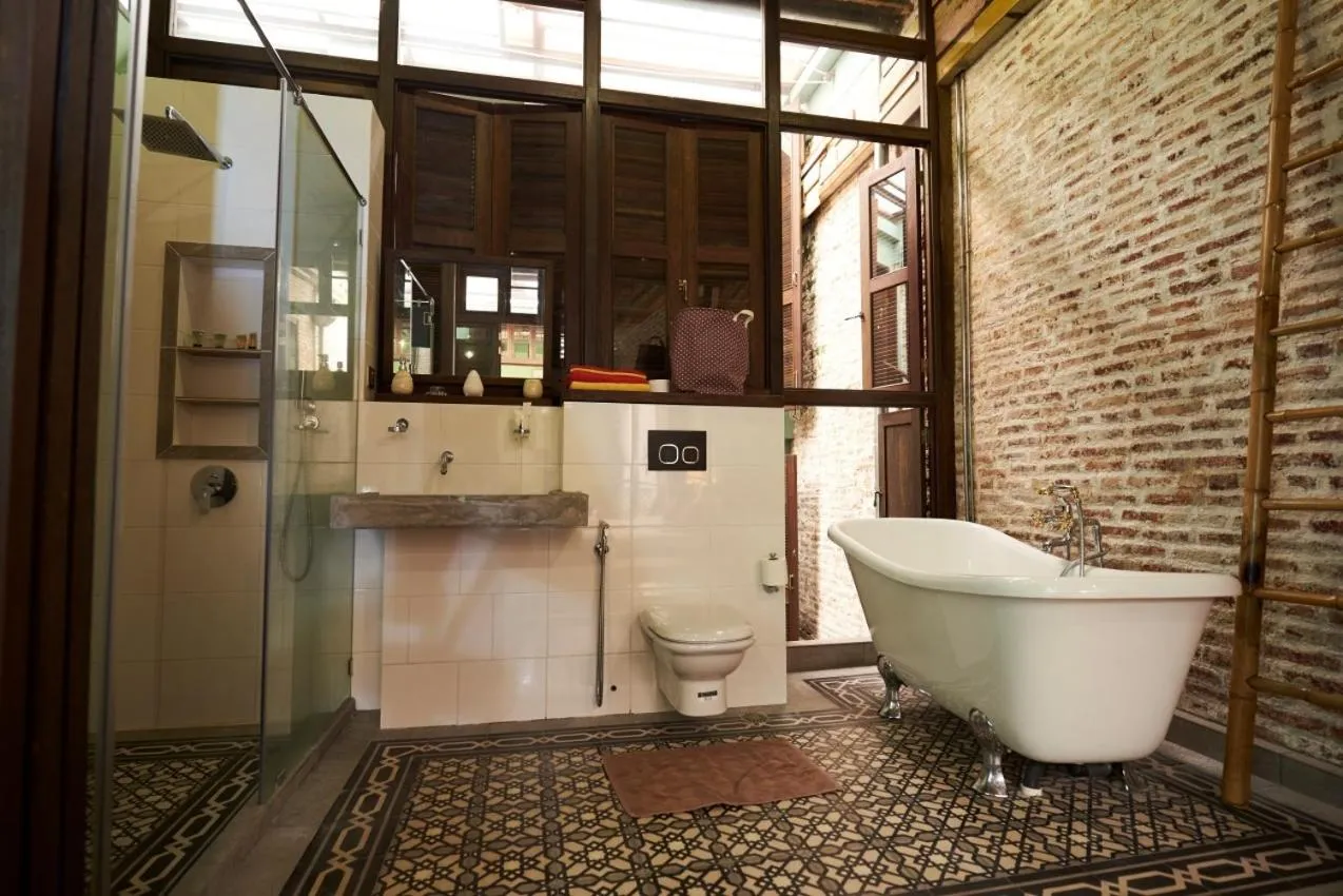 Toilet in You Le Yuen