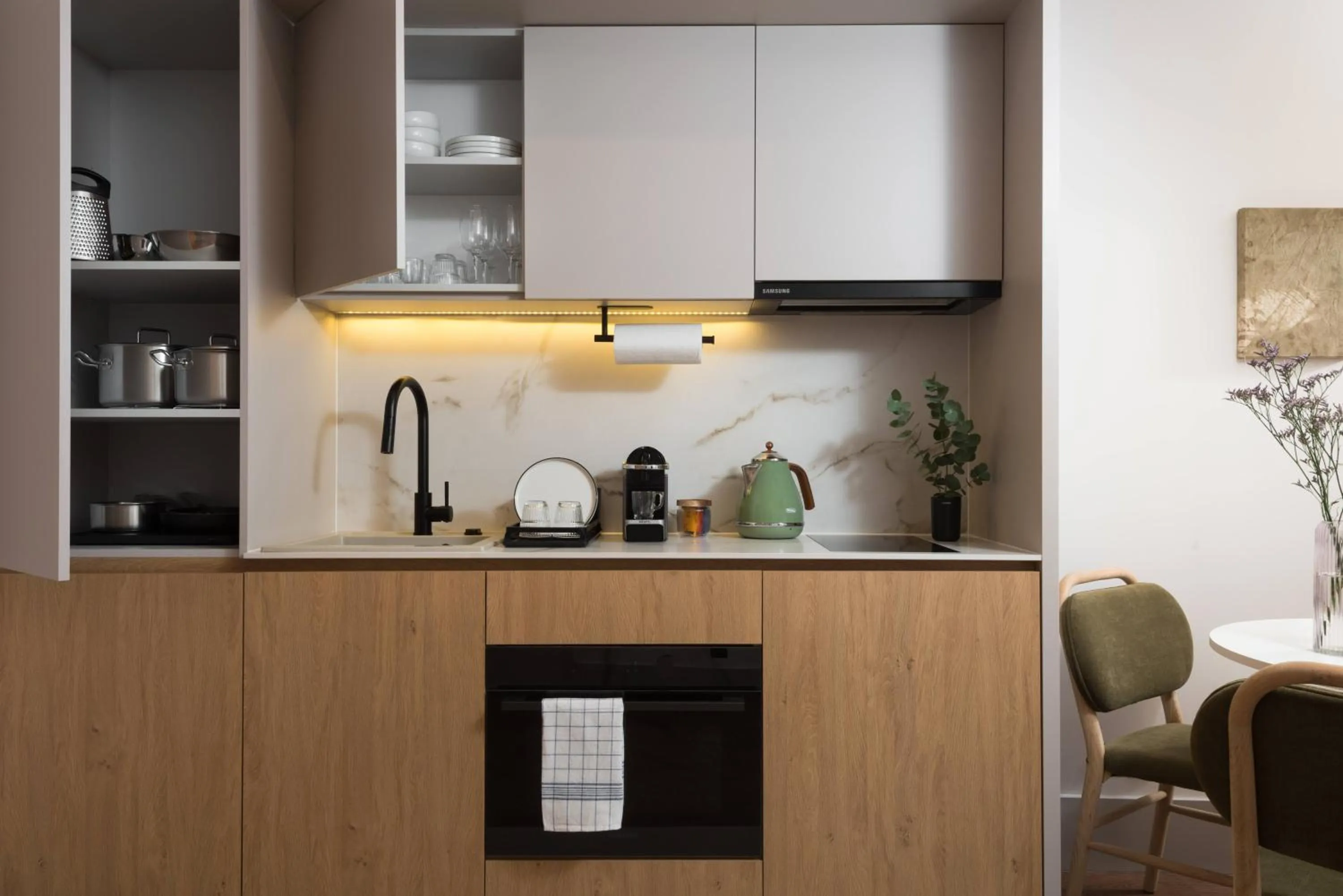 Coffee/tea facilities in master Wola Warsaw